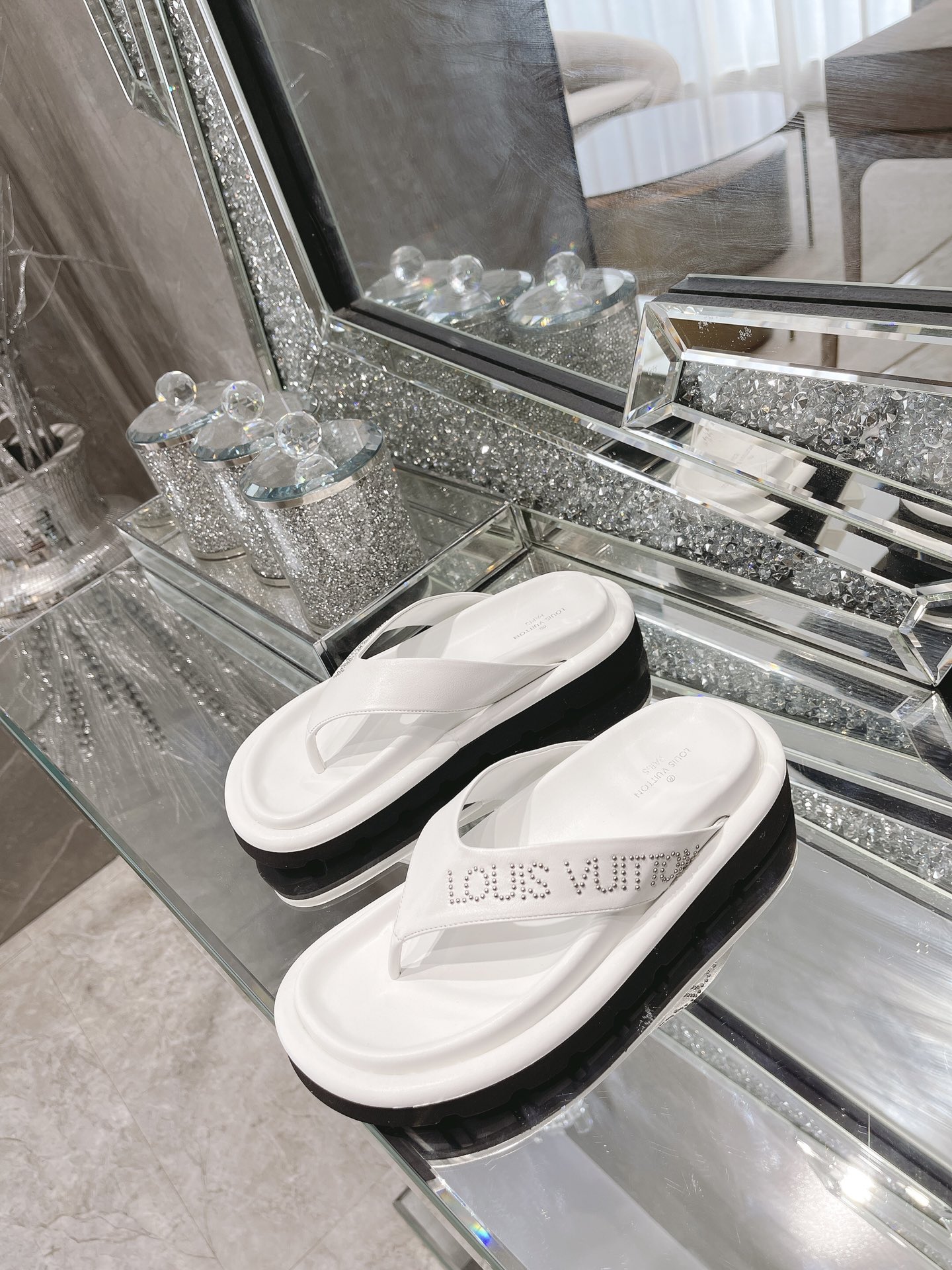 Louis Vuitton Women's The Pool Pillow Flat Comfort Thong White For Women LV 1AABFK - Soul Replicas