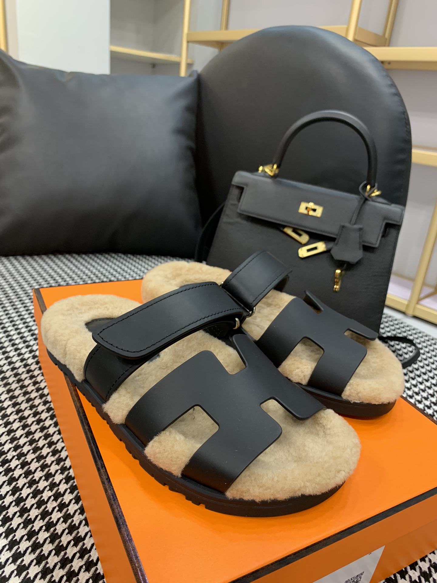 Hermes Chypre Sandal Black For Women - Soul Replicas