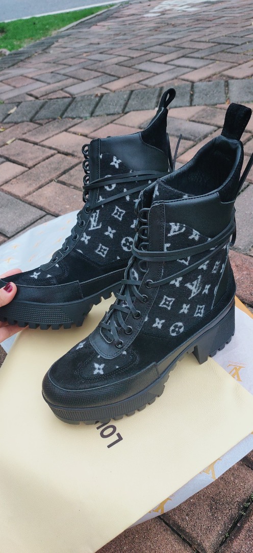 Louis Vuitton Metropolis Flat Ranger Monogram Denim Black For Women LV 1A9RPZ - Soul Replicas