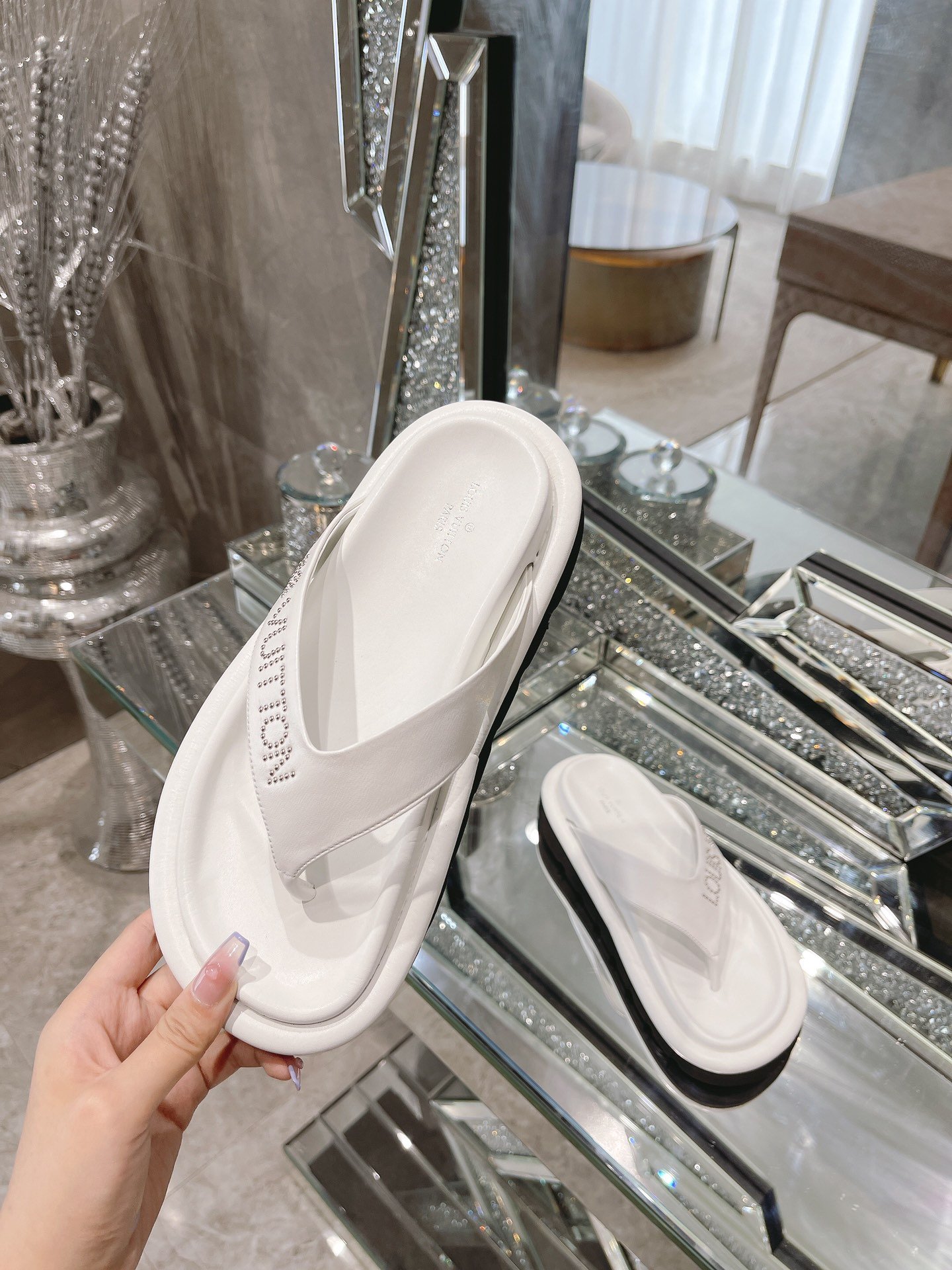 Louis Vuitton Women's The Pool Pillow Flat Comfort Thong White For Women LV 1AABFK - Soul Replicas