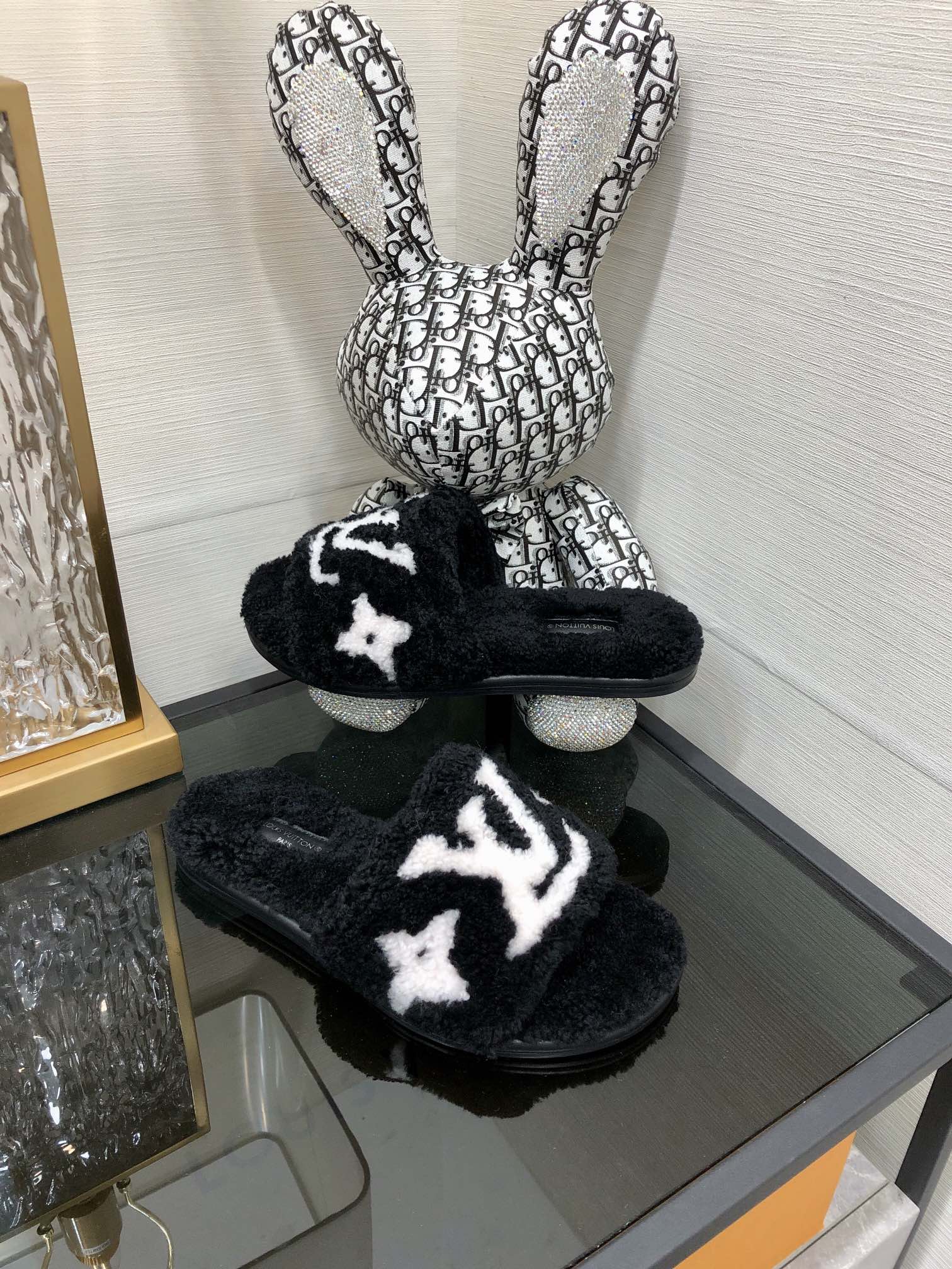 Louis Vuitton Women's Magnetic Flat Mule Black For Women LV - Soul Replicas