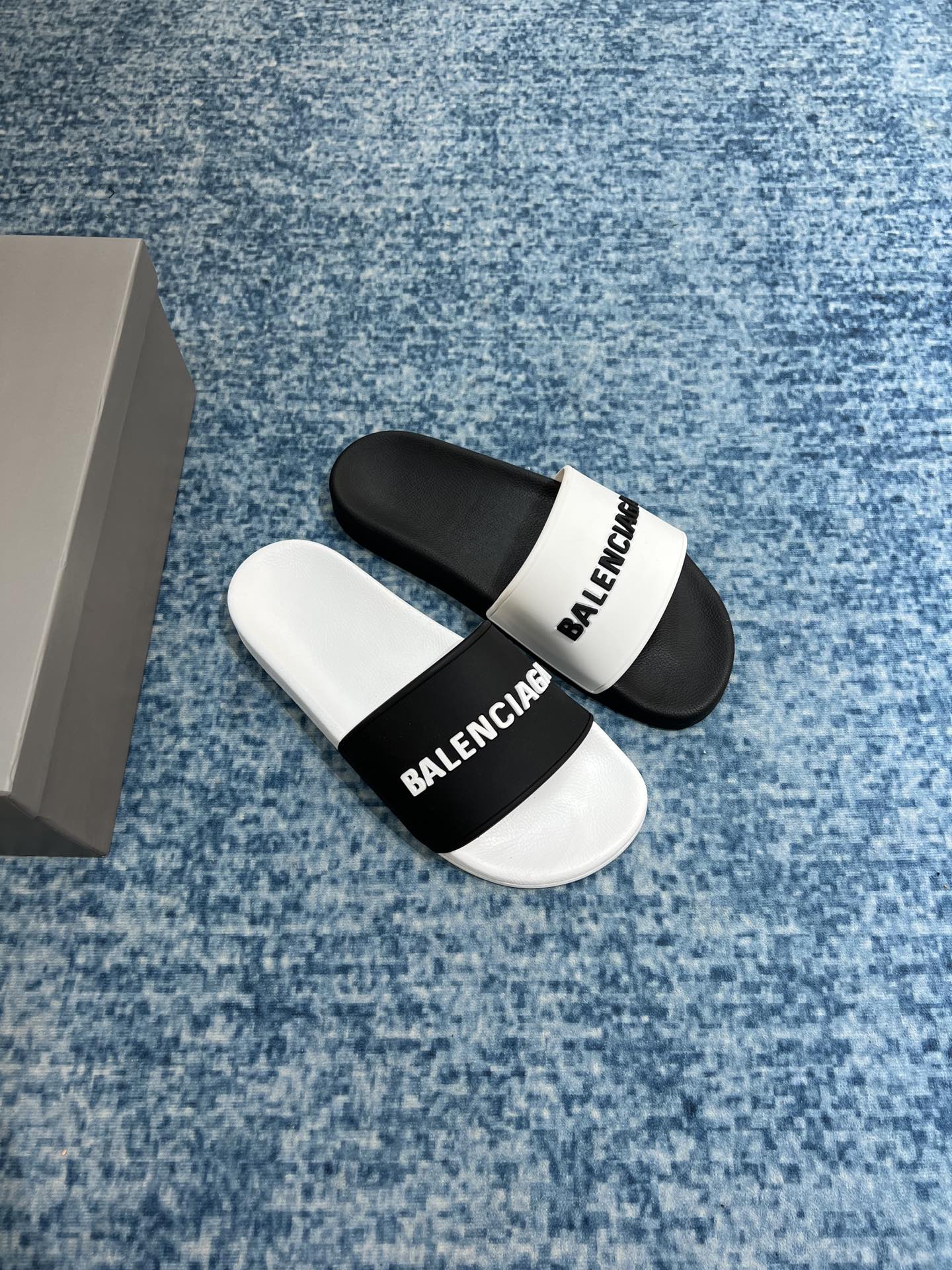 Balenciaga Pool Slide Sandal Black/White For Women - Soul Replicas