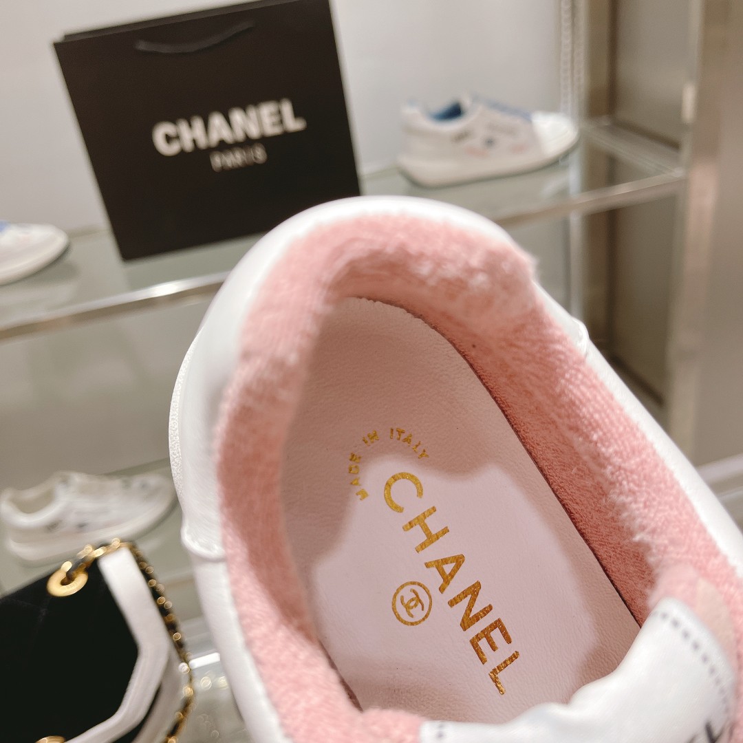 CHANEL WOMEn's Sneakers PiNike For Women - Soul Replicas