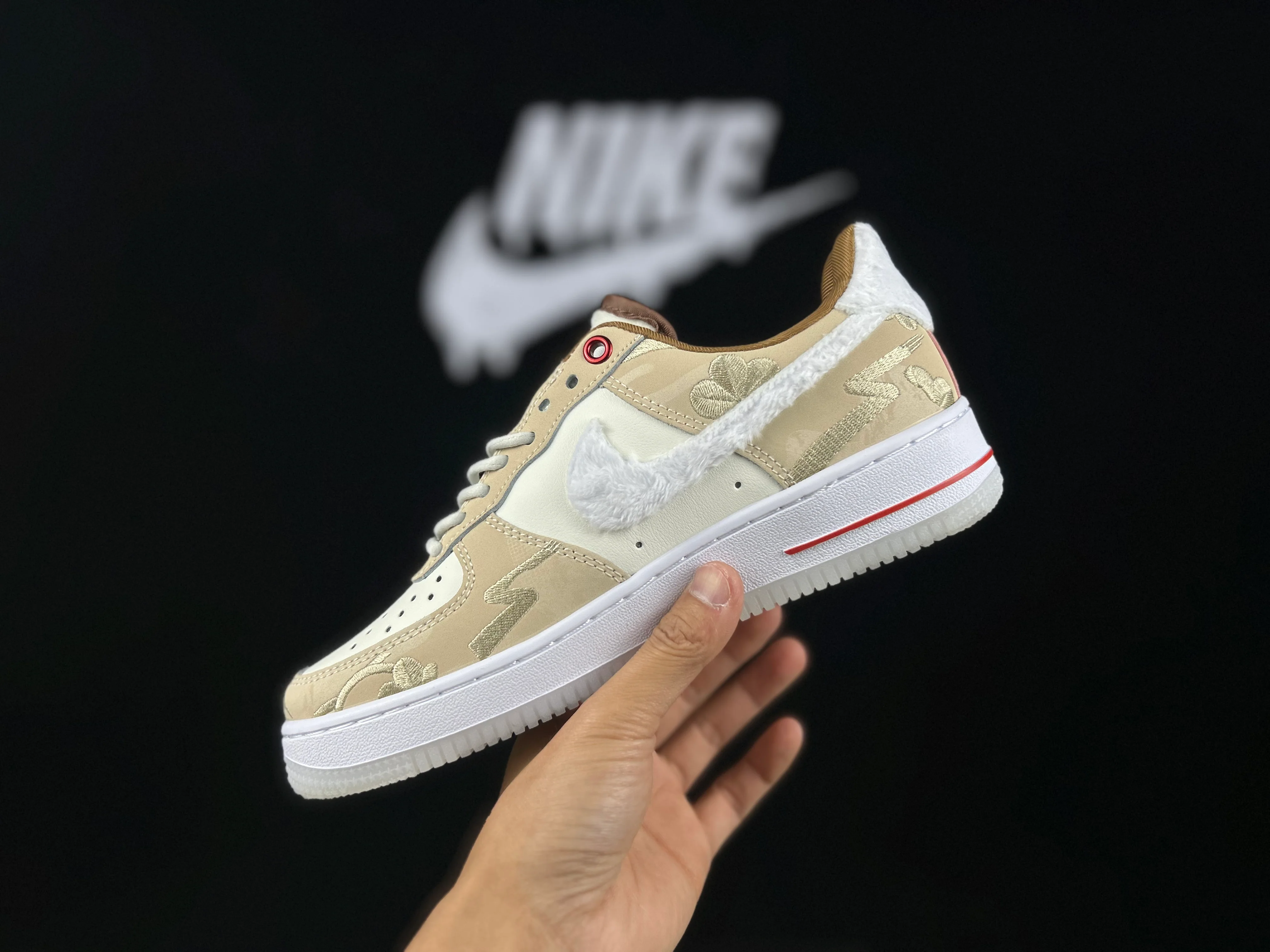 NIKE AIR FORCE 1 