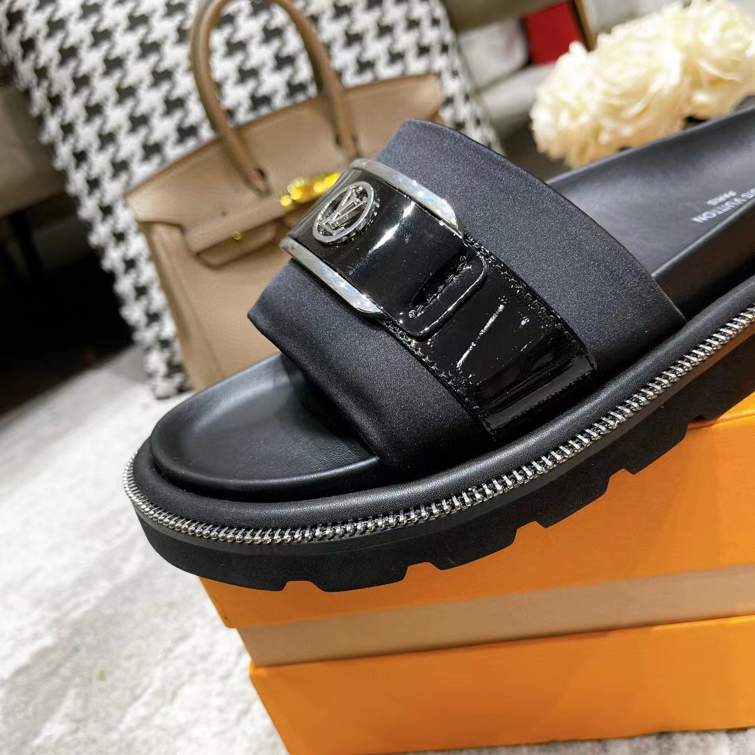 Louis Vuitton Women's Pool Pillow Flat Comfort Mule Black For Women LV - Soul Replicas