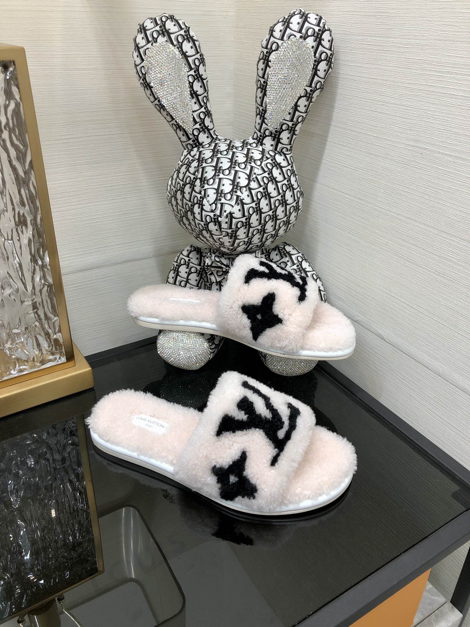 Louis Vuitton Women's Magnetic Flat Mule White For Women LV - Soul Replicas