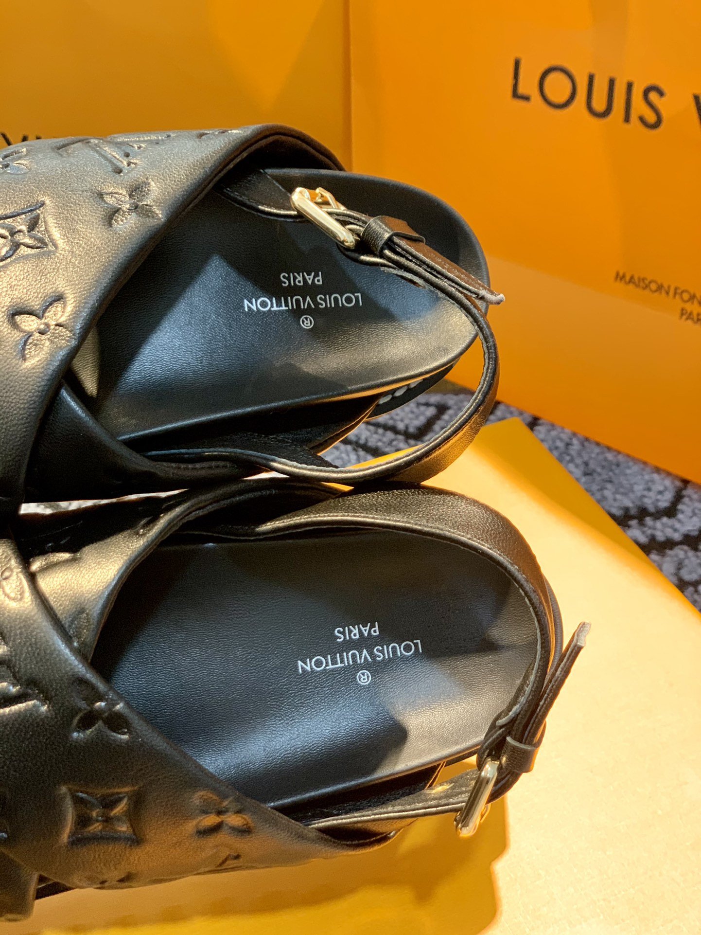 Louis Vuitton Paseo Flat Comfort Sandal Black For Women LV 1A9RDO - Soul Replicas