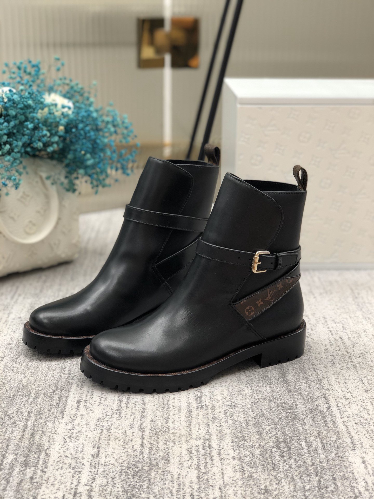 Louis Vuitton Discovery Flat Ankle Boot Black For Women LV - Soul Replicas