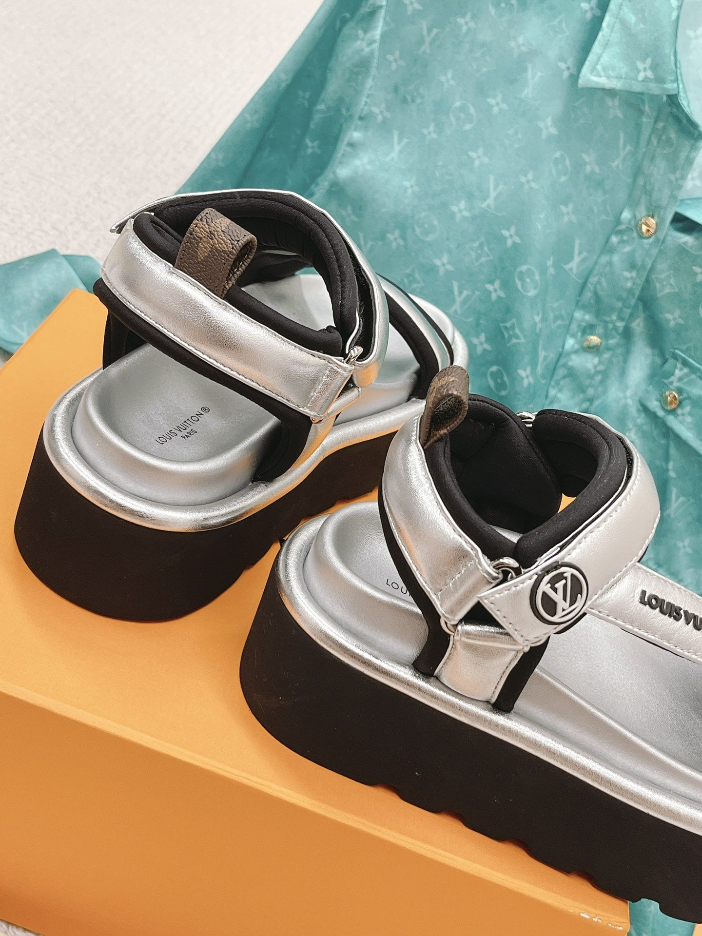 Louis Vuitton Women's Pool Pillow Flatform Comfort Sandal Sliver For Women LV 1AACHA - Soul Replicas