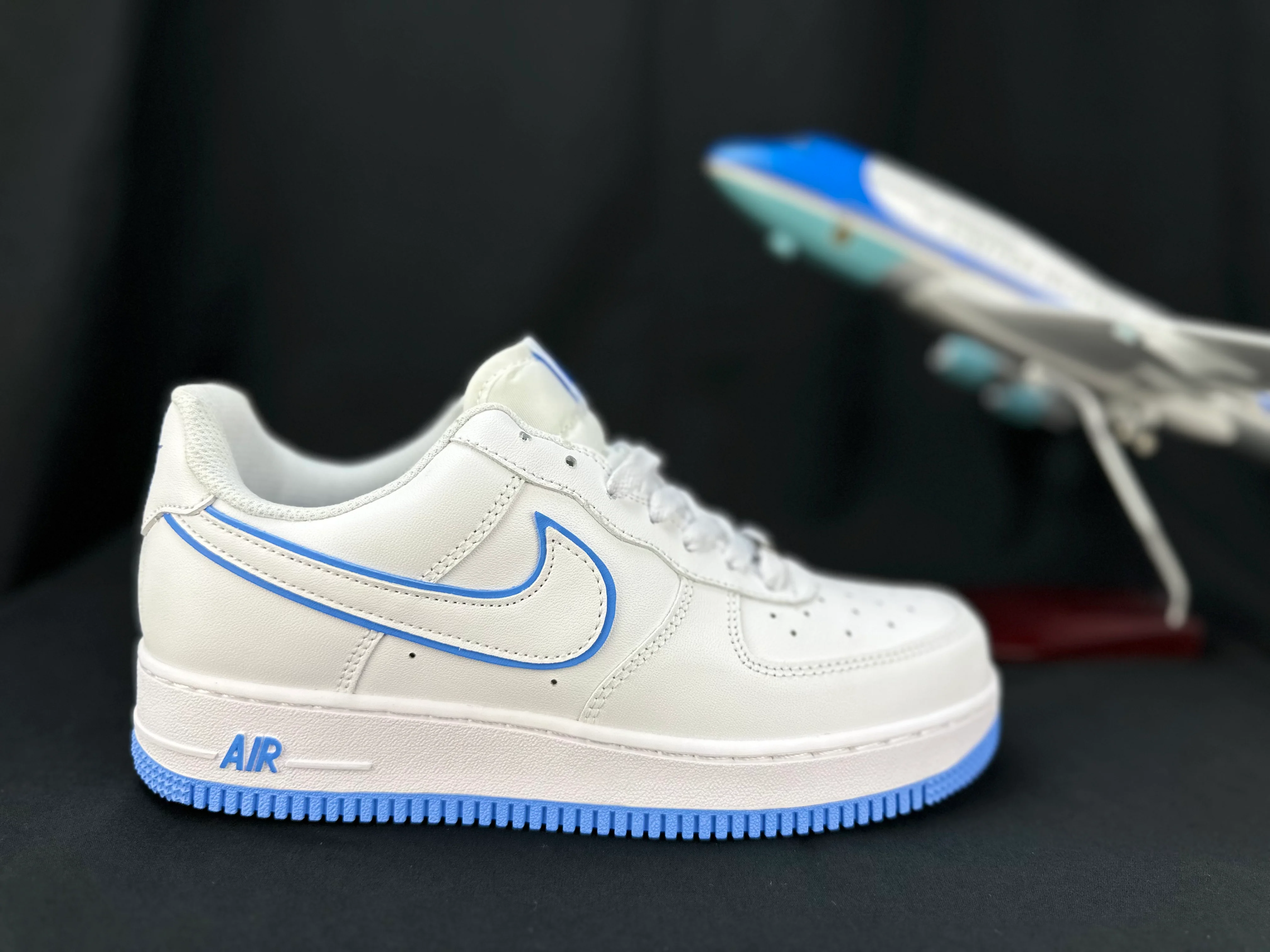 NIKE AIR FORCE 1 