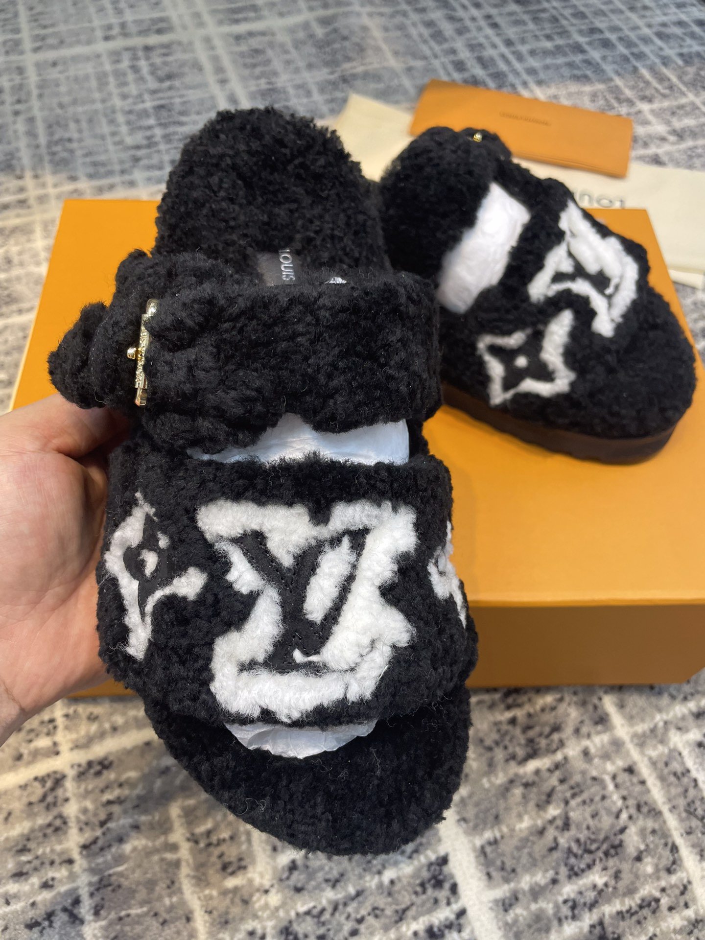 Louis Vuitton Women's Paseo Flat Comfort Mule Black For Women LV 1AACR8 - Soul Replicas