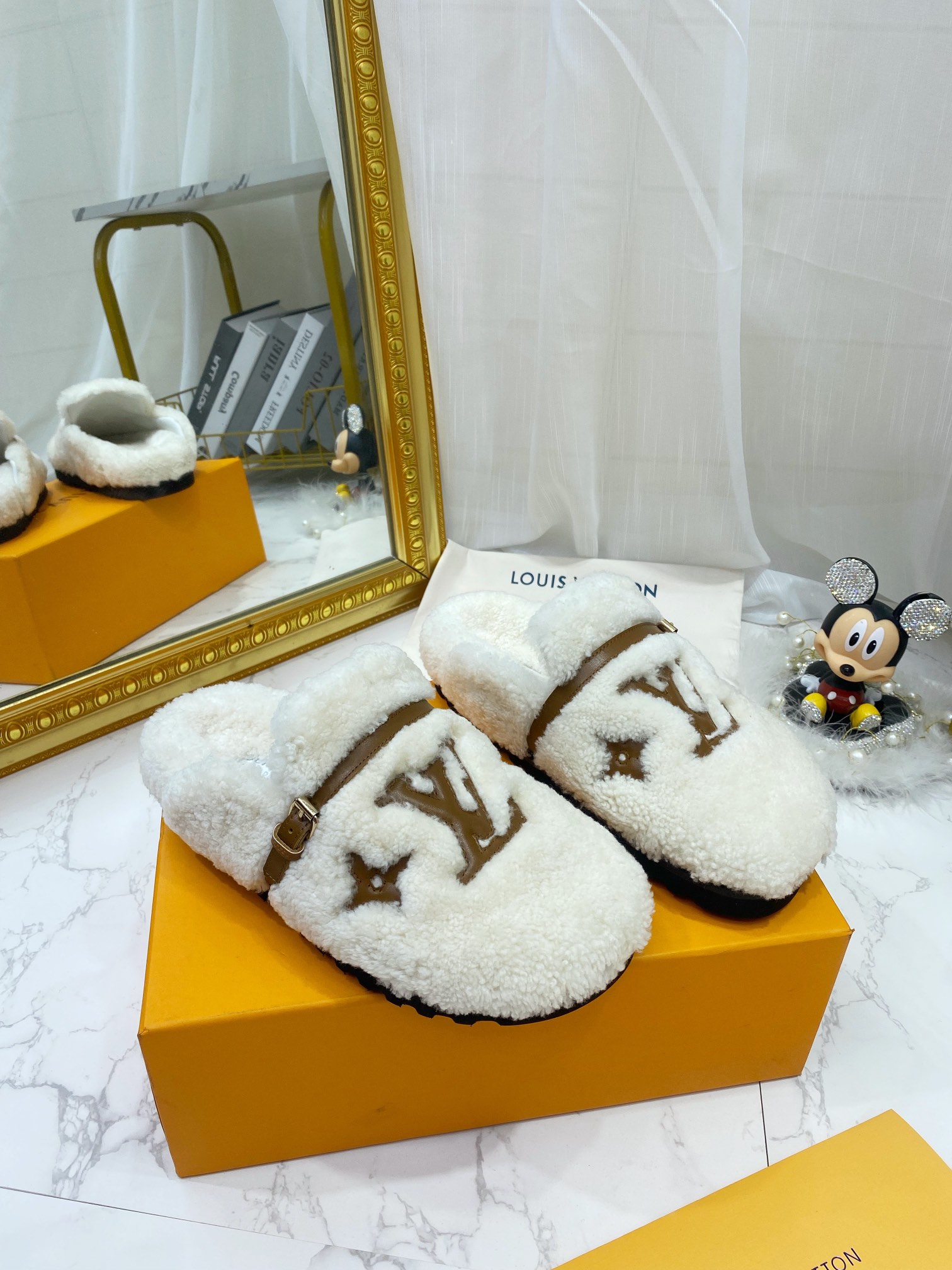 Louis Vuitton Women's Winterbreak Flat Comfort Mule White For Women LV - Soul Replicas