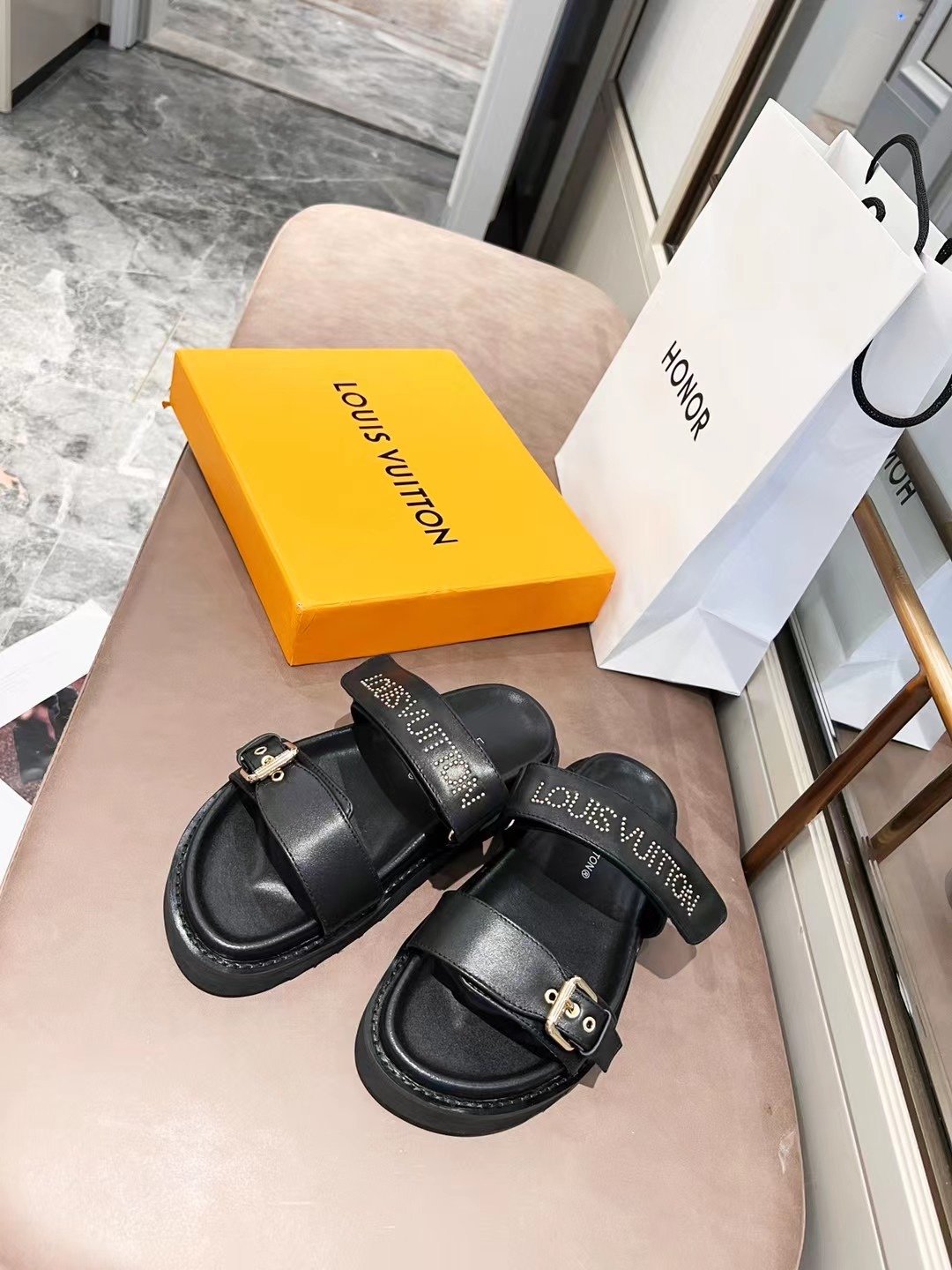 Louis Vuitton Women's Bom Dia Flat Mule Black For Women LV - Soul Replicas