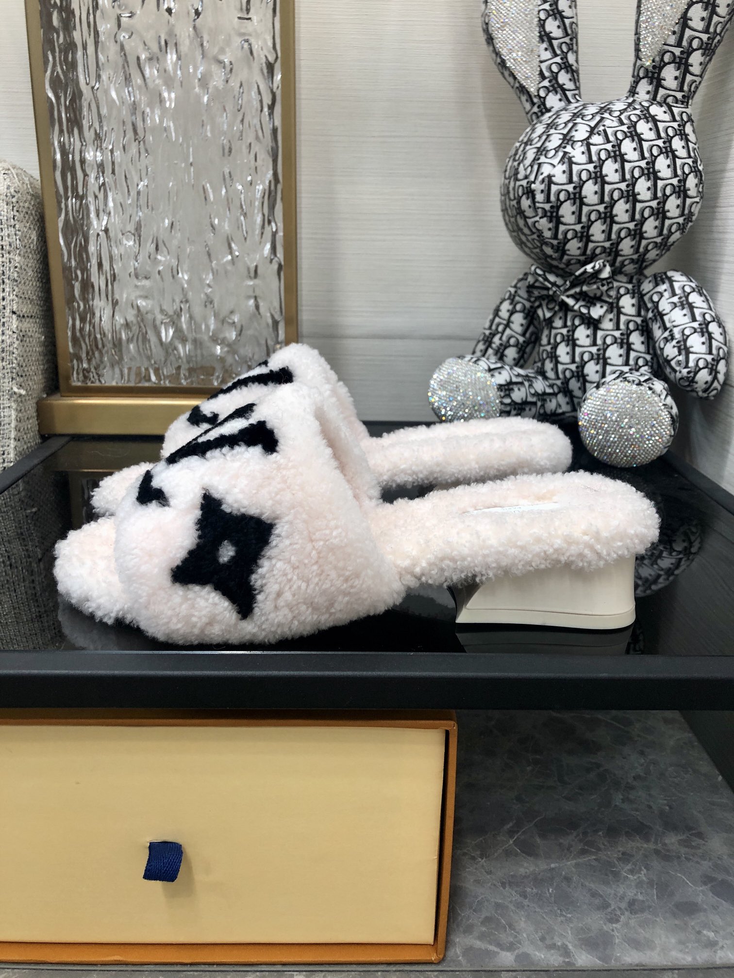 Louis Vuitton Women's Magnetic Mule White For Women LV - Soul Replicas