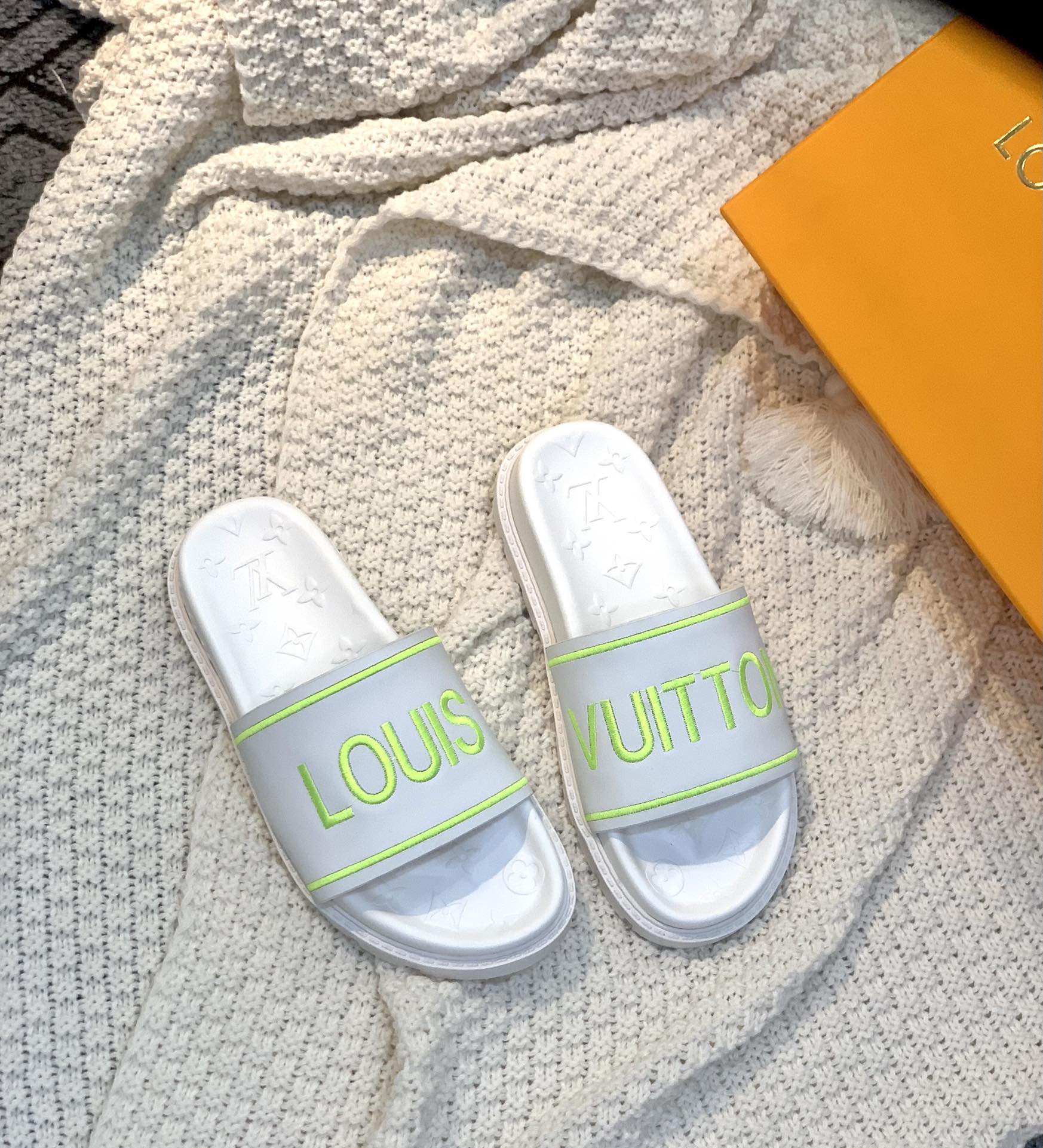 Louis Vuitton Women's Pool Pillow Flat Comfort Mule White For Women LV - Soul Replicas