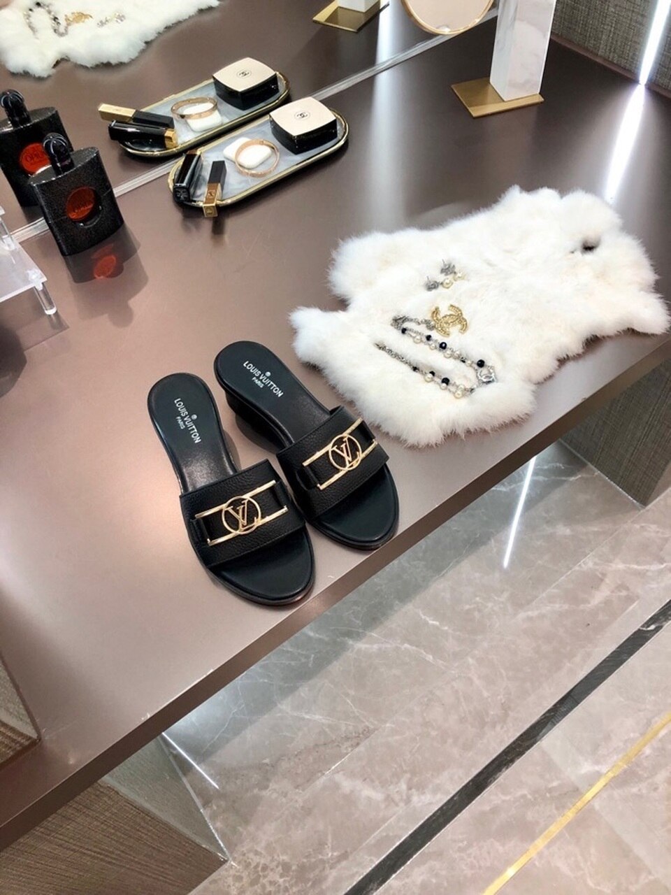 Louis Vuitton Lock It Mules Calfskin Leather Spring/Summer Collection Black - Soul Replicas