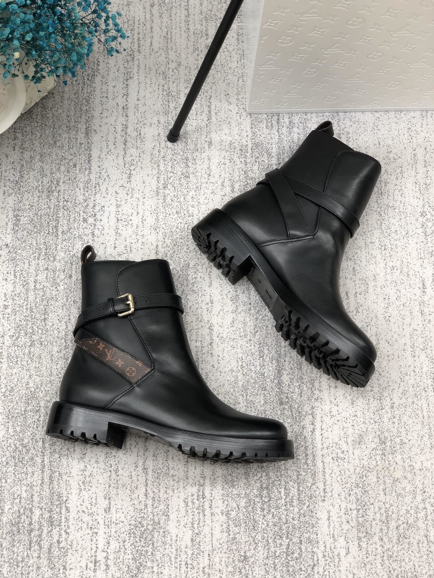 Louis Vuitton Discovery Flat Ankle Boot Black For Women LV - Soul Replicas