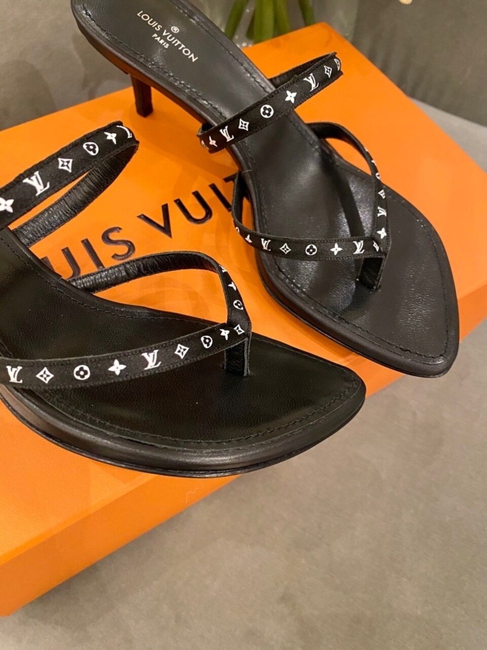 Louis Vuitton Citizen Thong Sandal Satin Black For Women LV - Soul Replicas