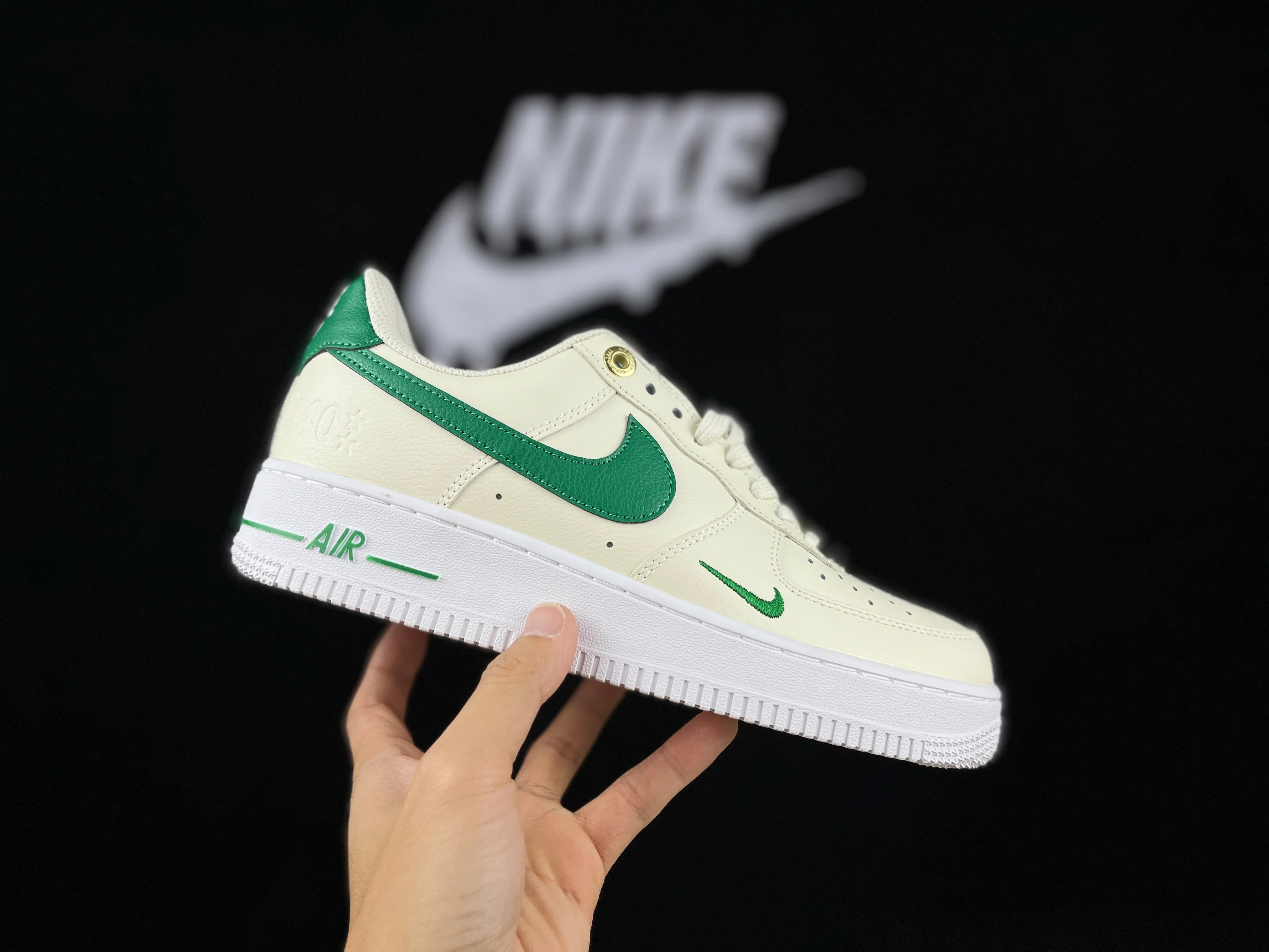 NIKE AIR FORCE 1 