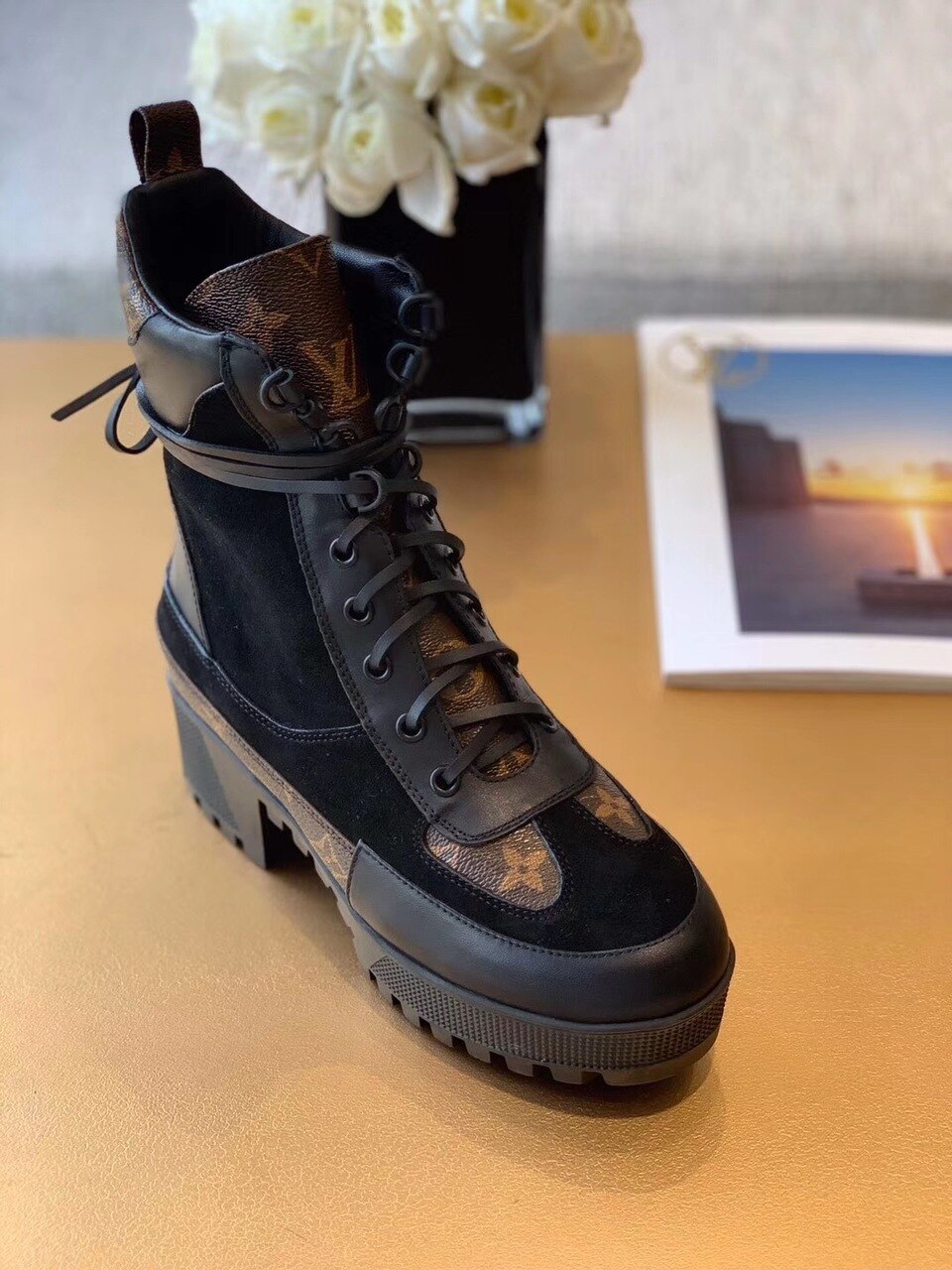 Louis Vuitton Laureate Desert Boots Calfskin Leather Fall/Winter Collection 1A4XXZ. Black/Brown - Soul Replicas