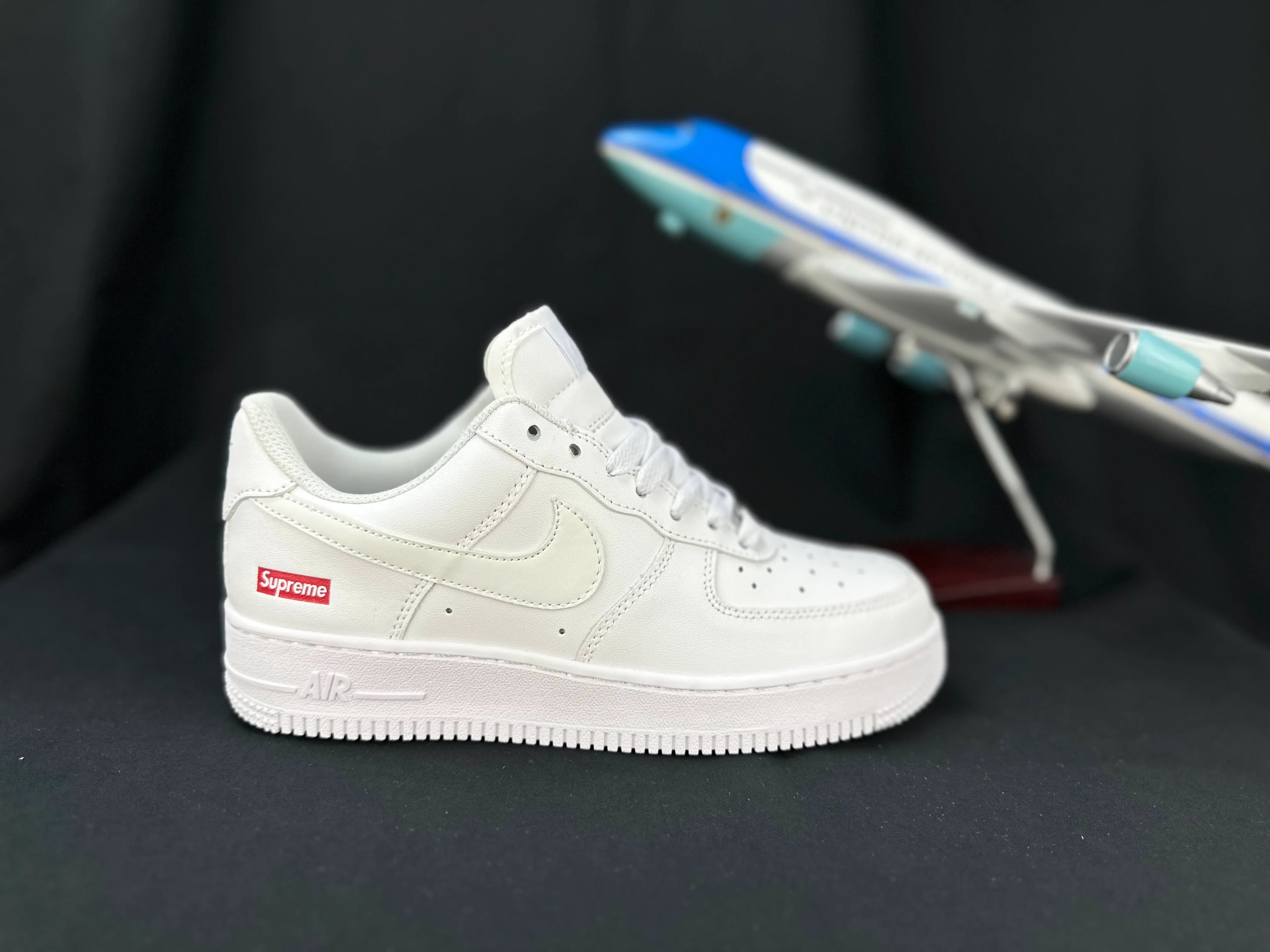 NIKE AIR FORCE 1 Supreme 