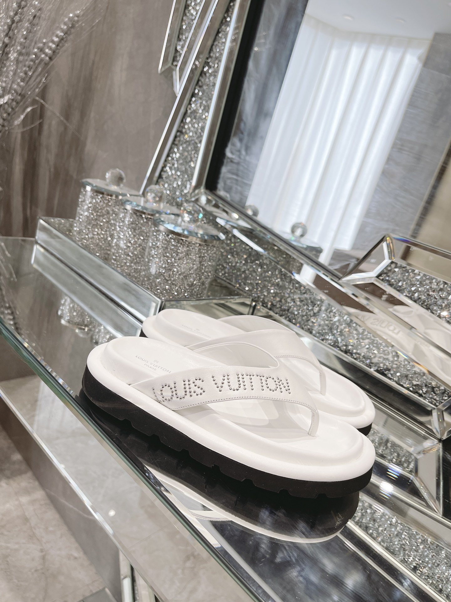 Louis Vuitton Women's The Pool Pillow Flat Comfort Thong White For Women LV 1AABFK - Soul Replicas