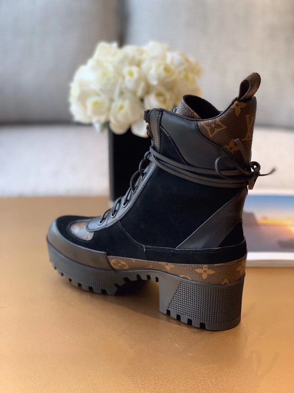 Louis Vuitton Laureate Desert Boots Calfskin Leather Fall/Winter Collection 1A4XXZ. Black/Brown - Soul Replicas