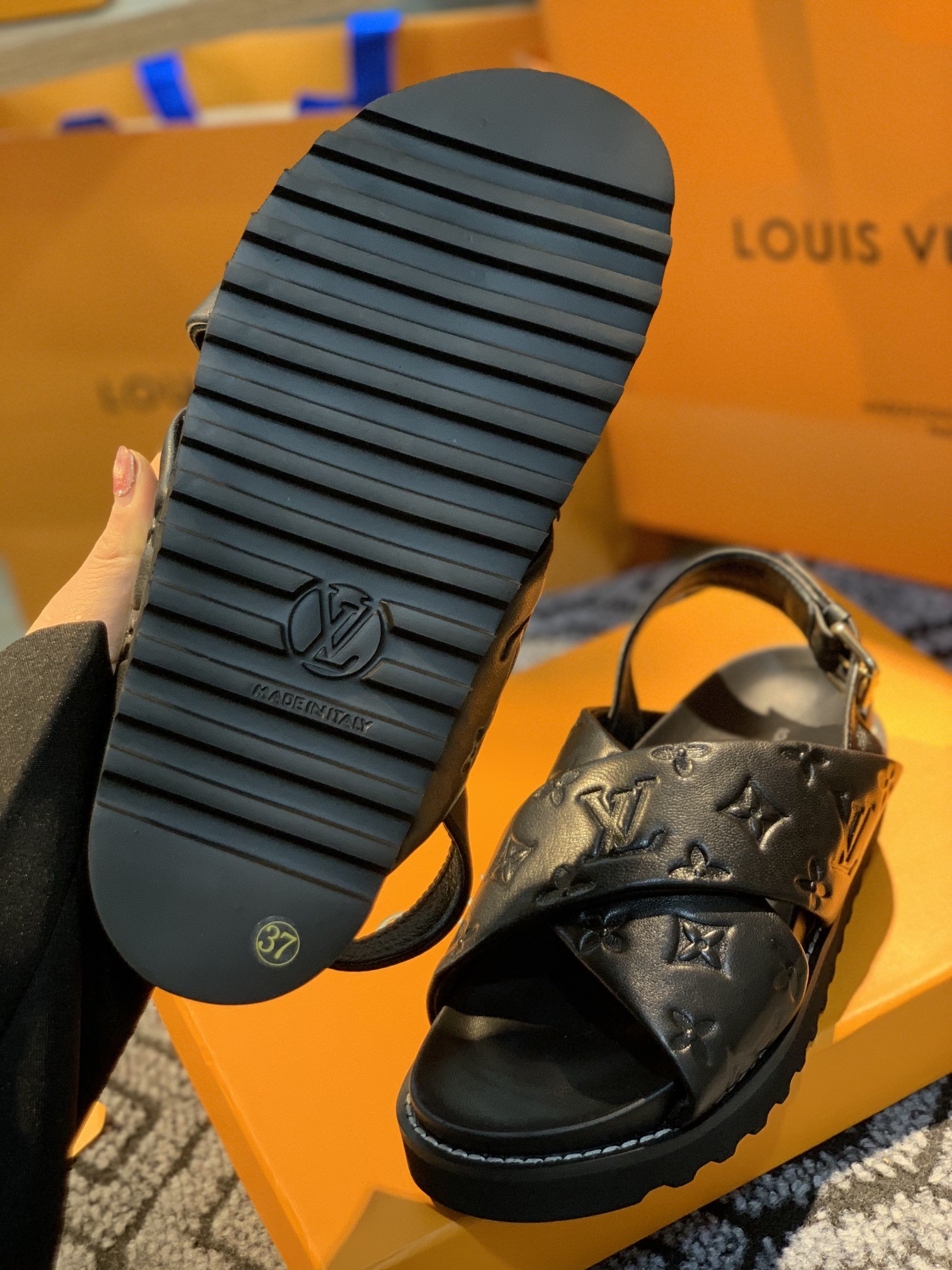 Louis Vuitton Paseo Flat Comfort Sandal Black For Women LV 1A9RDO - Soul Replicas