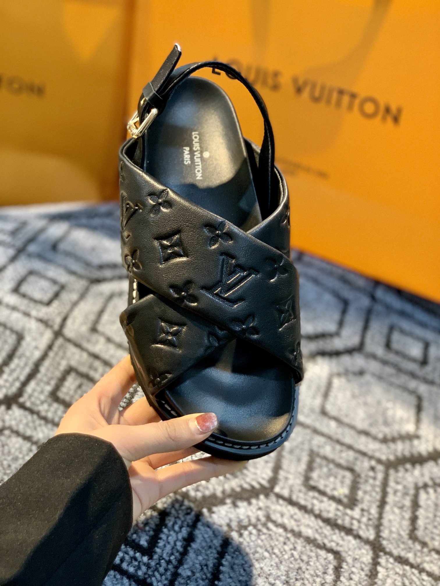 Louis Vuitton Paseo Flat Comfort Sandal Black For Women LV 1A9RDO - Soul Replicas