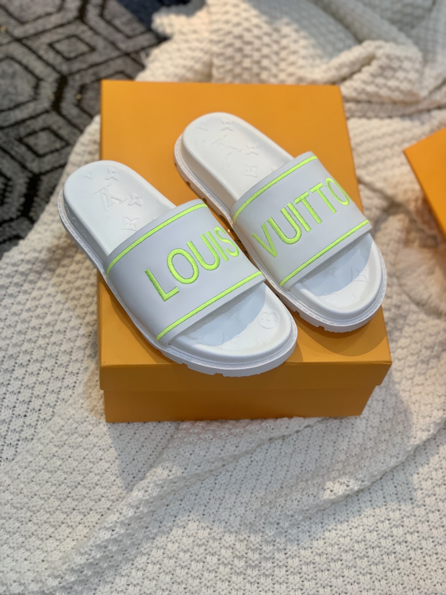 Louis Vuitton Women's Pool Pillow Flat Comfort Mule White For Women LV - Soul Replicas