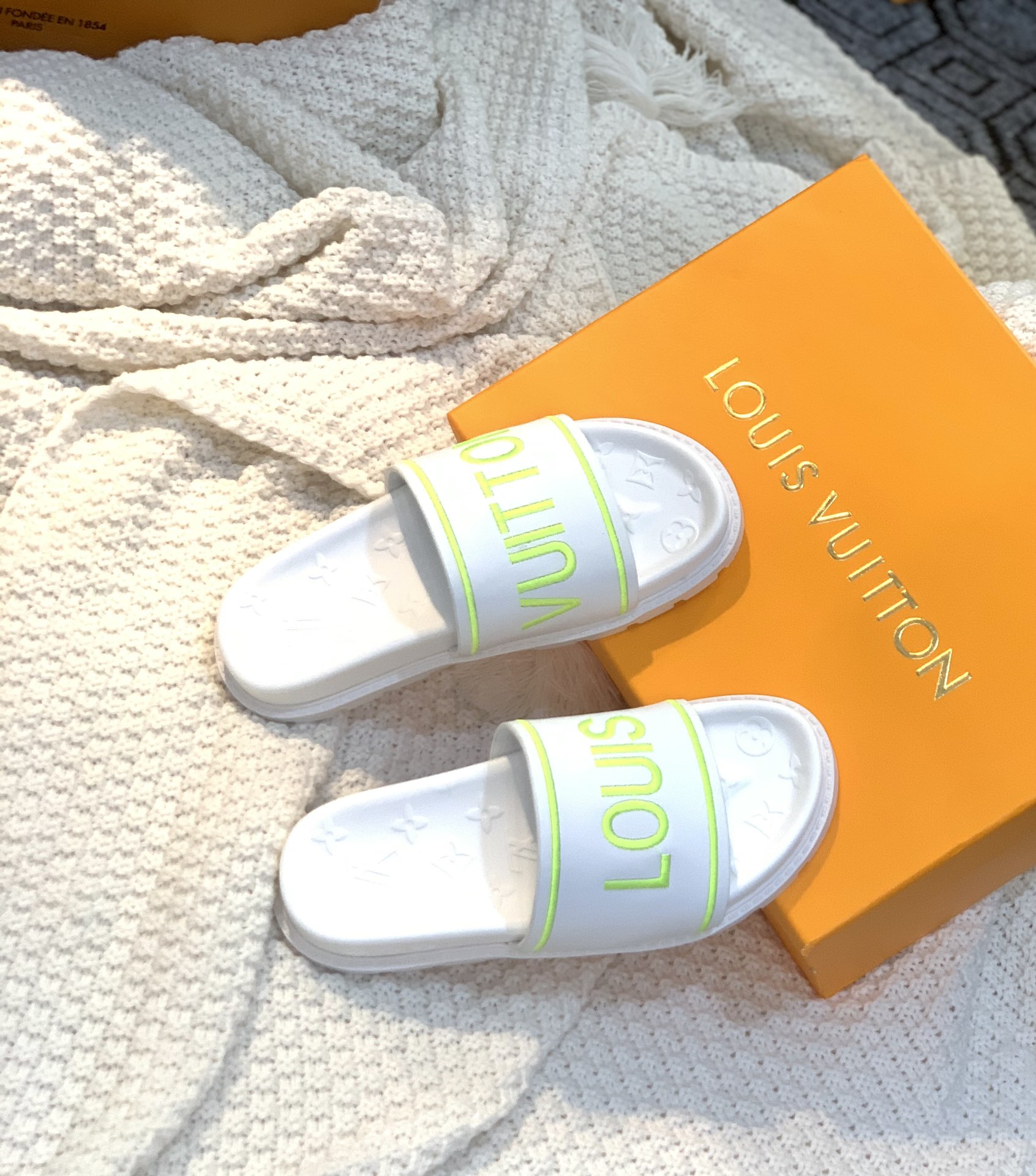 Louis Vuitton Women's Pool Pillow Flat Comfort Mule White For Women LV - Soul Replicas