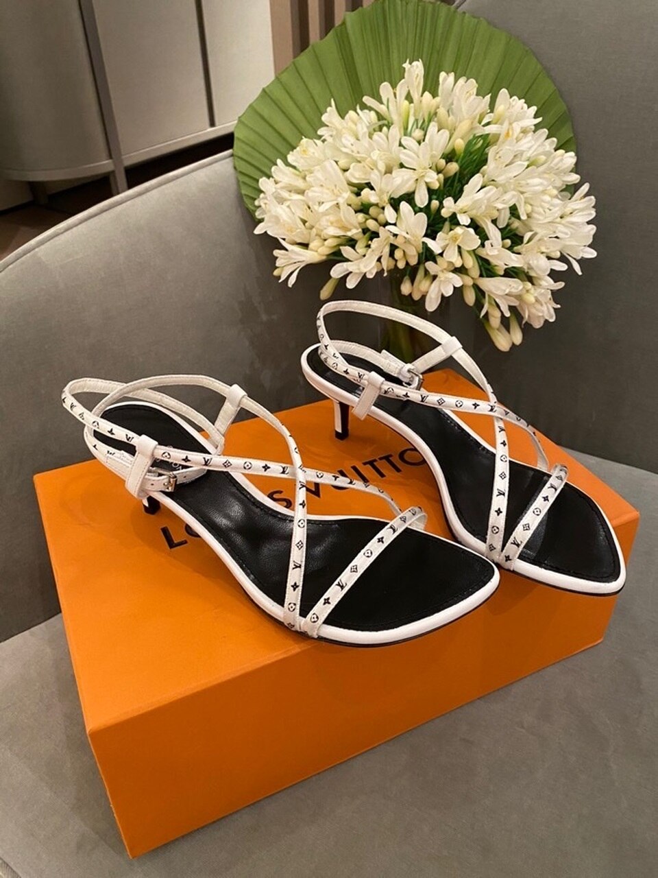 Louis Vuitton Citizen Sandals Calfskin Leather Spring/Summer Collection 1A7RYA White - Soul Replicas