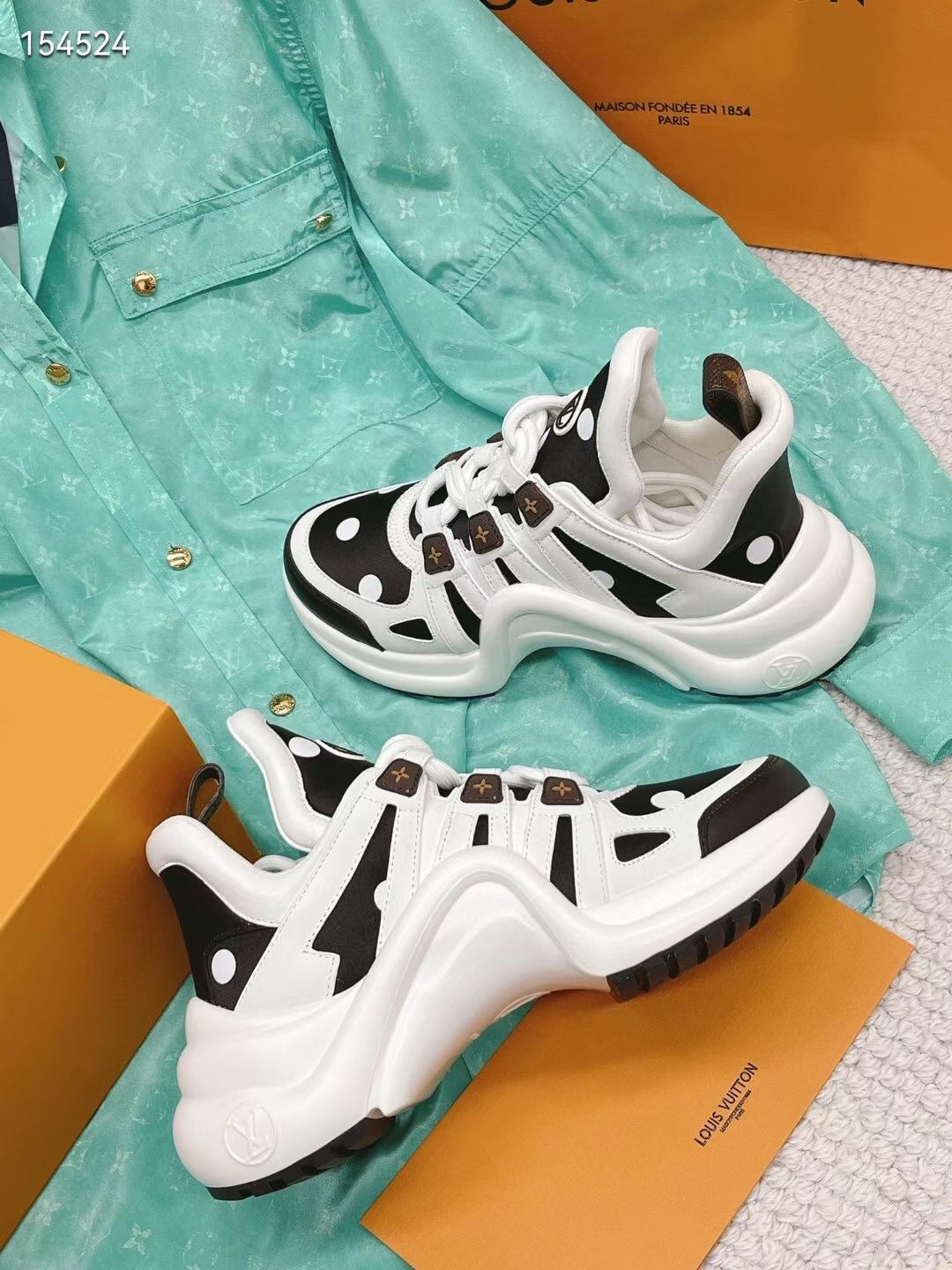 Louis Vuitton Women's LV Archlight Sneaker Black For Women LV - Soul Replicas