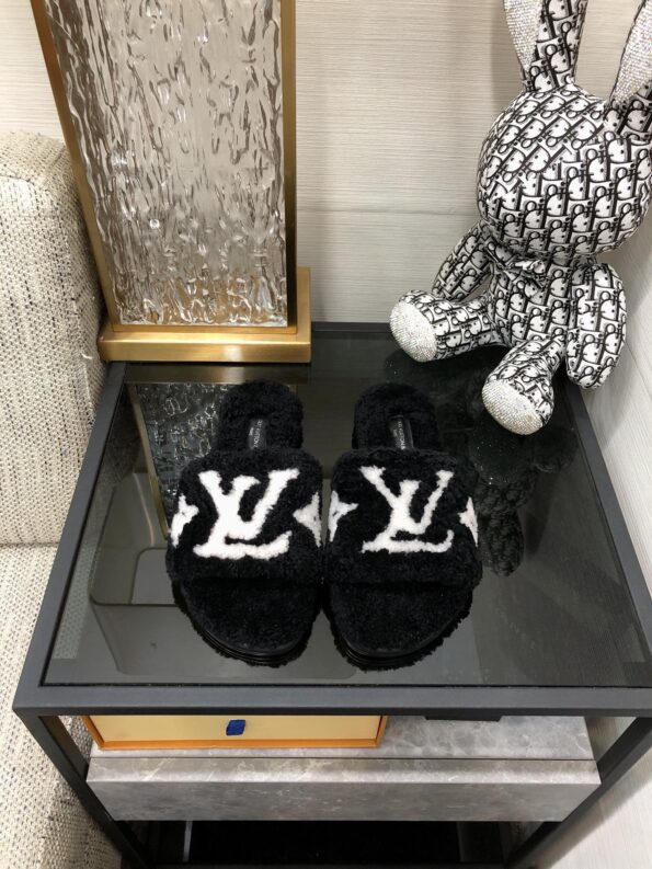 Louis Vuitton Women's Magnetic Flat Mule Black For Women LV - Soul Replicas