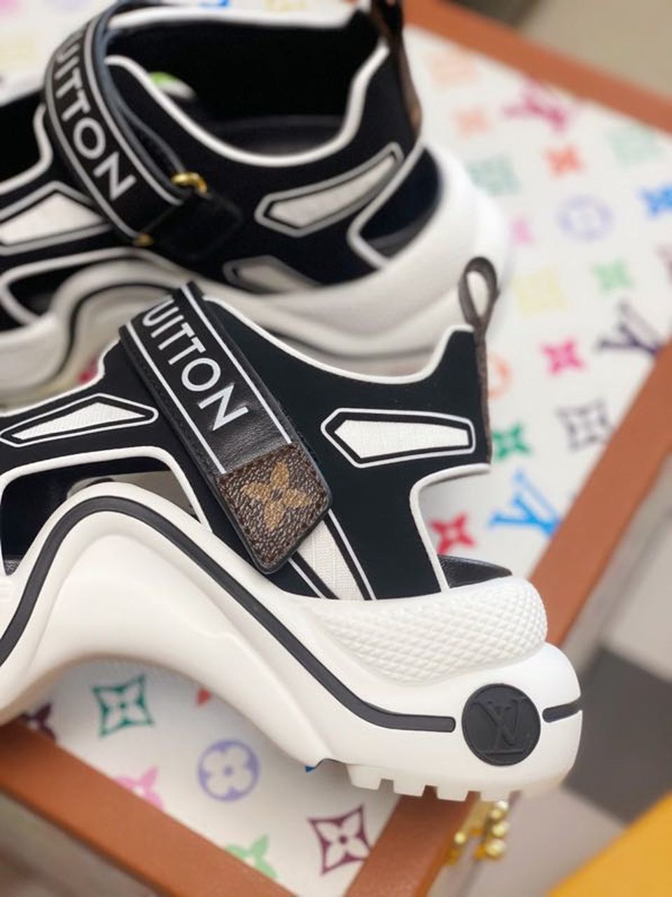 Louis Vuitton LV Archlight Flat Sandal Satin Black/White For Women LV - Soul Replicas