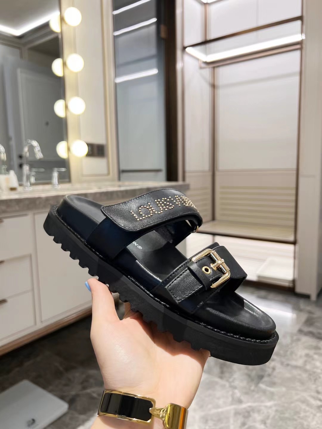 Louis Vuitton Women's Bom Dia Flat Mule Black For Women LV - Soul Replicas