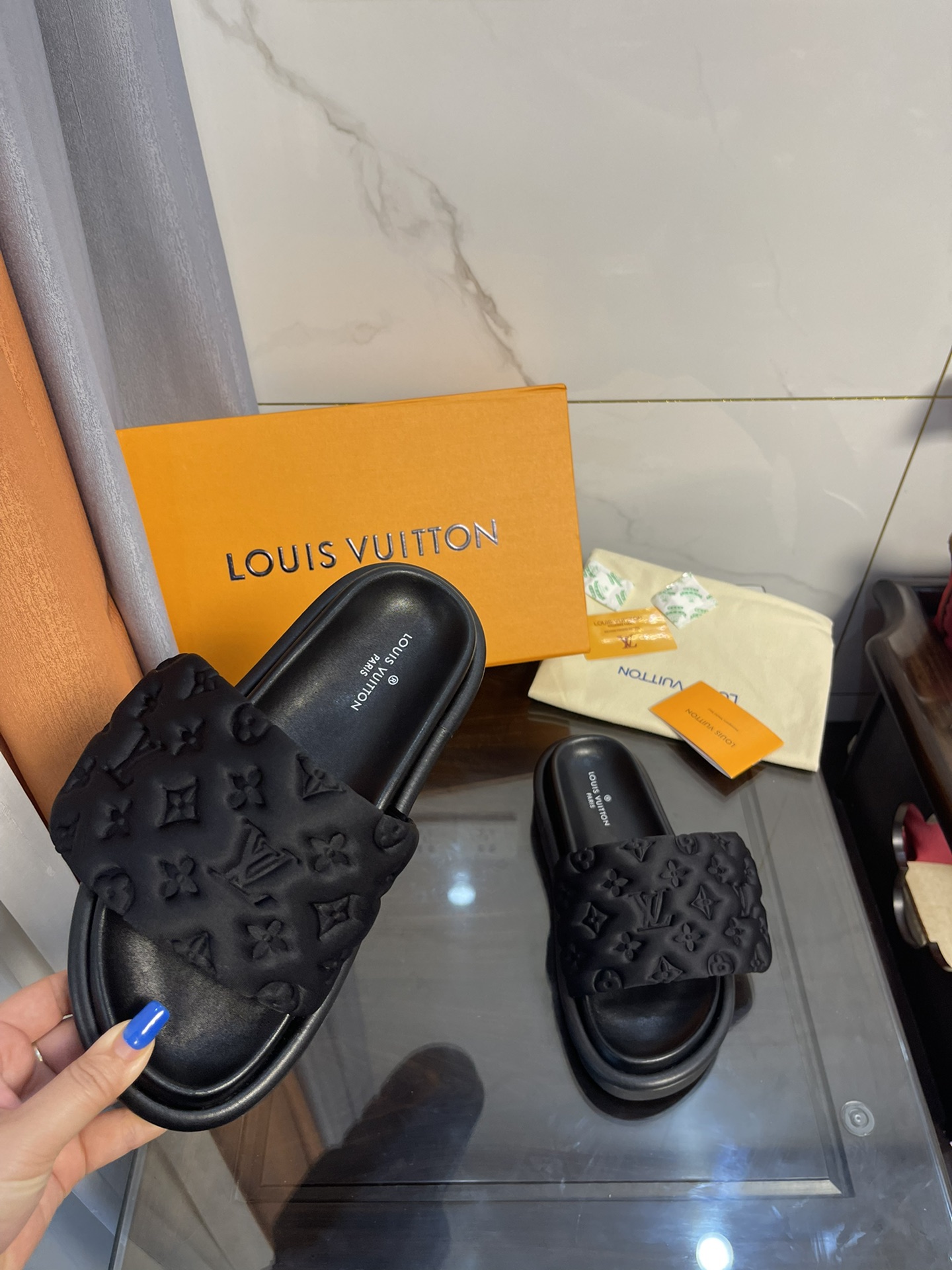 Louis Vuitton Women's Pool Pillow Comfort Flat Mule Black For Women LV 1AA1EF - Soul Replicas