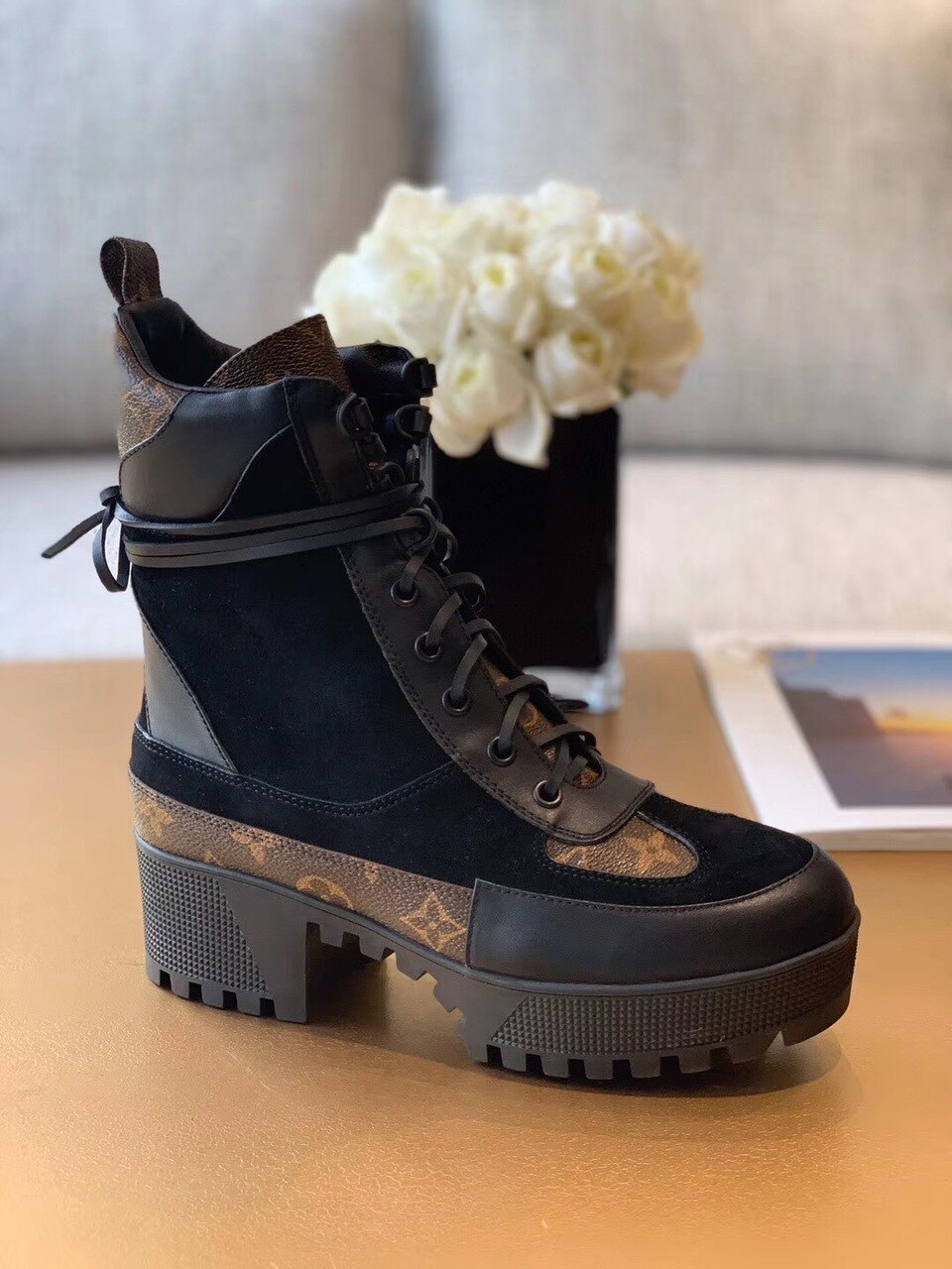 Louis Vuitton Laureate Desert Boots Calfskin Leather Fall/Winter Collection 1A4XXZ. Black/Brown - Soul Replicas