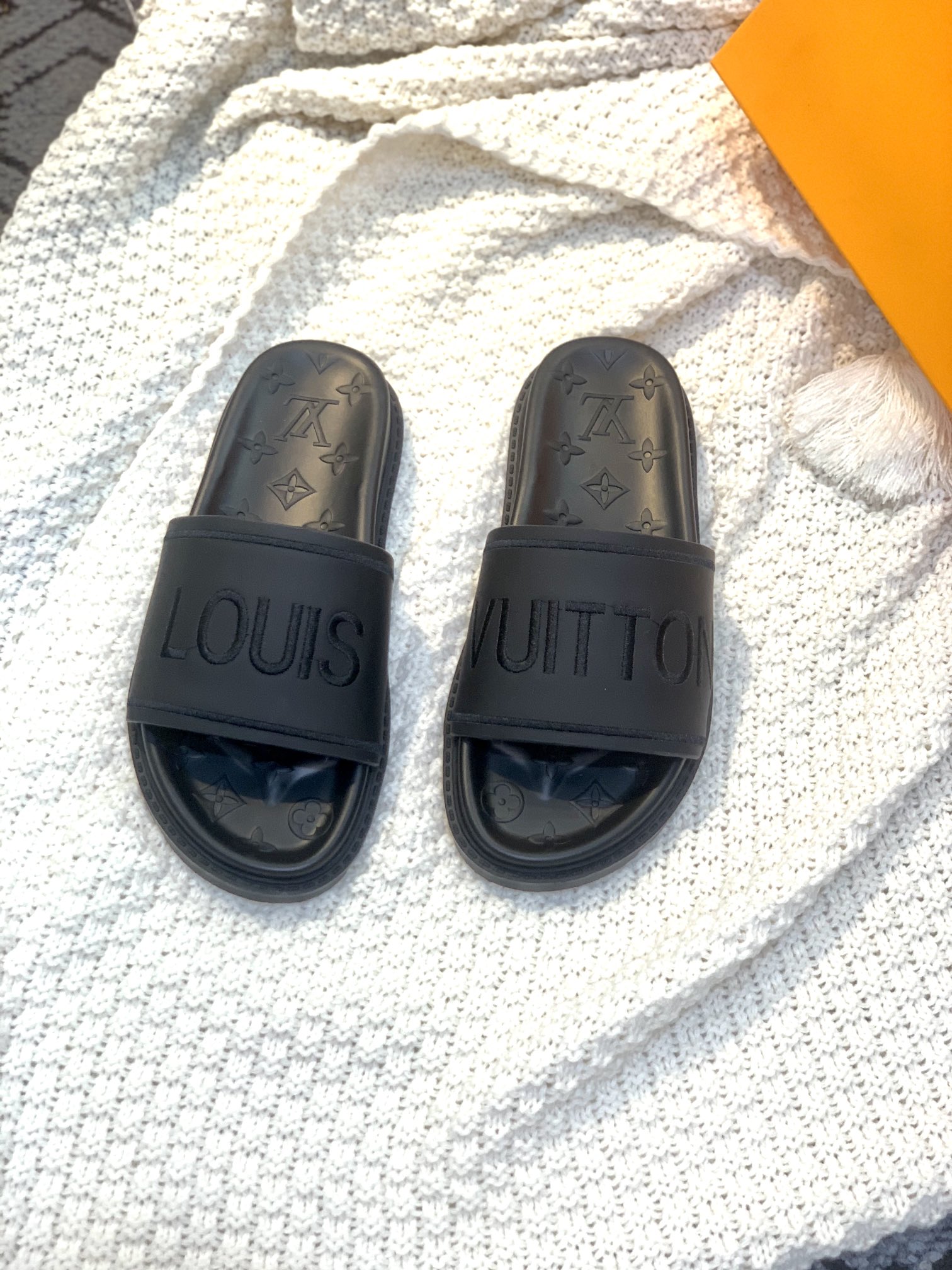 Louis Vuitton Women's Pool Pillow Flat Comfort Mule Black For Women LV - Soul Replicas