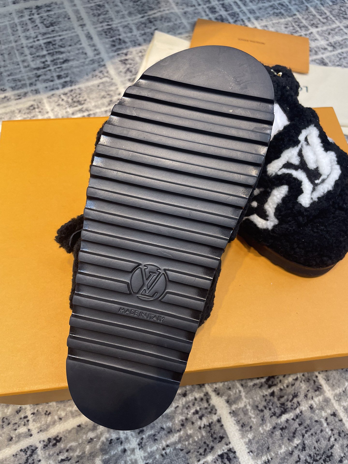 Louis Vuitton Women's Paseo Flat Comfort Mule Black For Women LV 1AACR8 - Soul Replicas