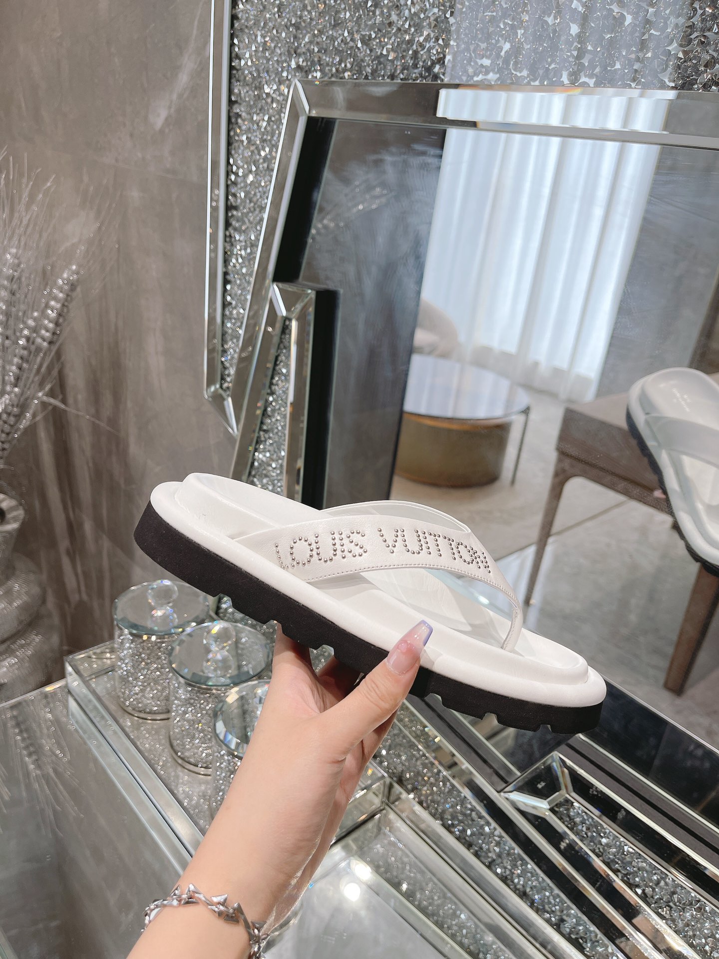 Louis Vuitton Women's The Pool Pillow Flat Comfort Thong White For Women LV 1AABFK - Soul Replicas