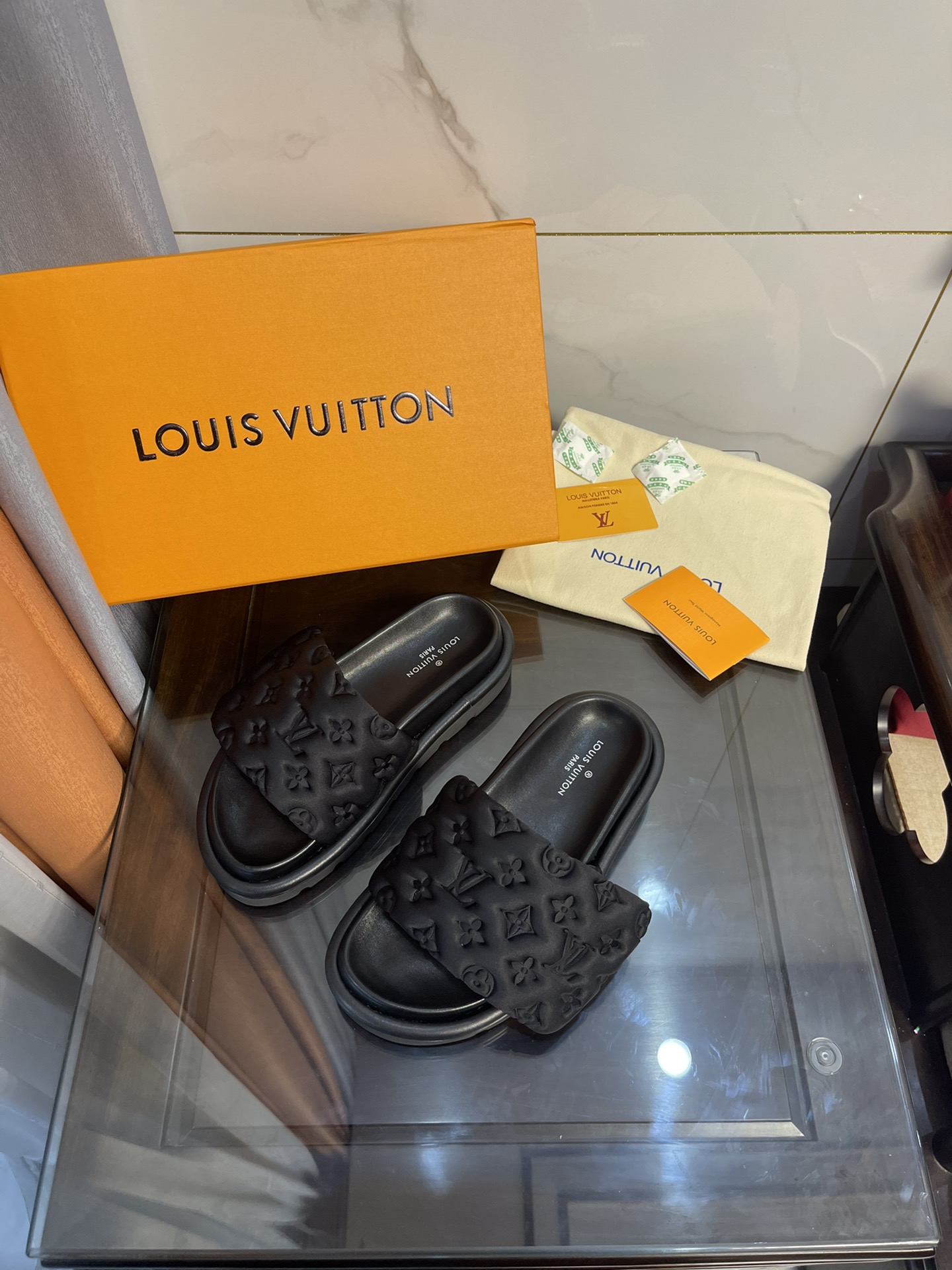 Louis Vuitton Women's Pool Pillow Comfort Flat Mule Black For Women LV 1AA1EF - Soul Replicas
