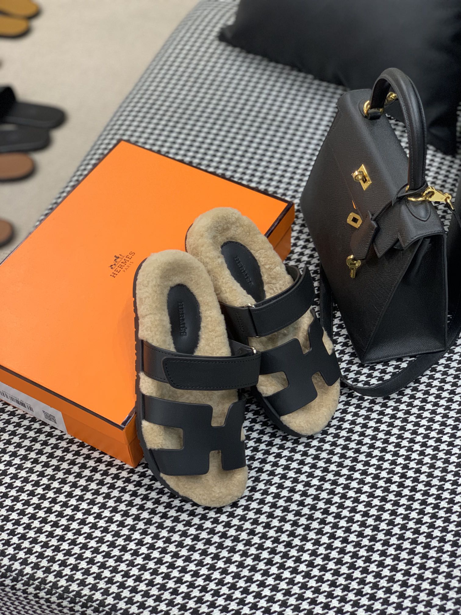 Hermes Chypre Sandal Black For Women - Soul Replicas