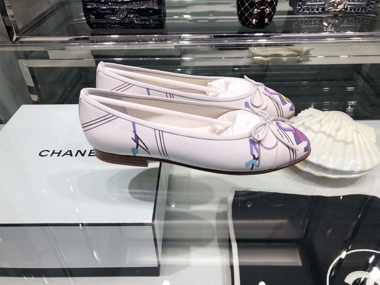 Chanel Ballerina Flats Lambskin Leather Fall/Winter 2019 Collection. White - Soul Replicas