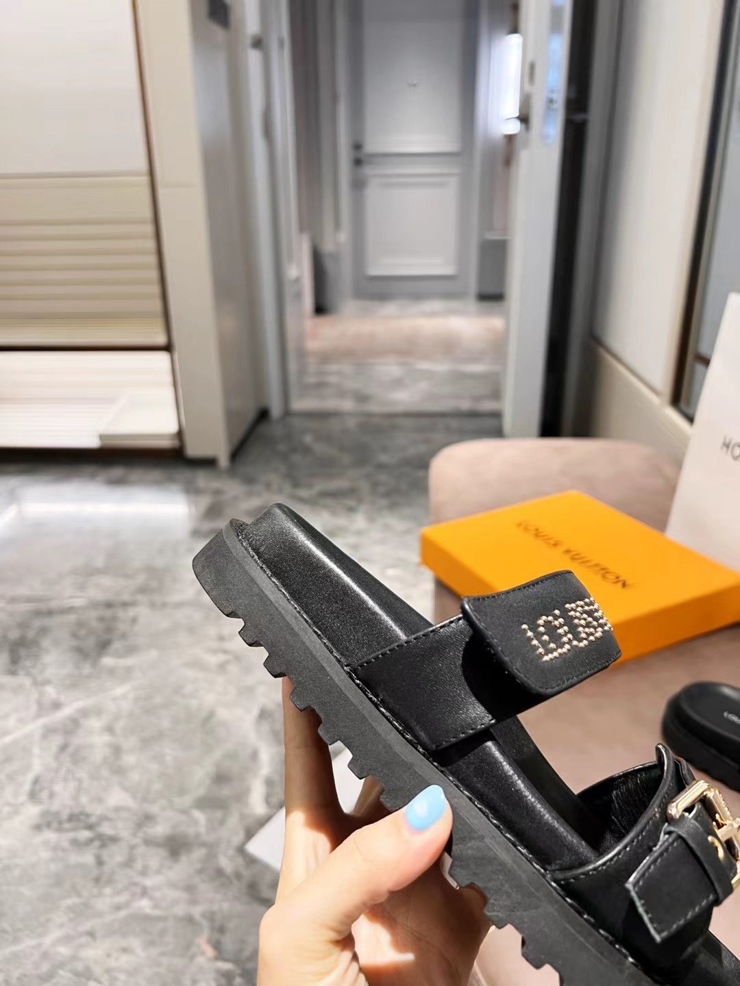 Louis Vuitton Women's Bom Dia Flat Mule Black For Women LV - Soul Replicas