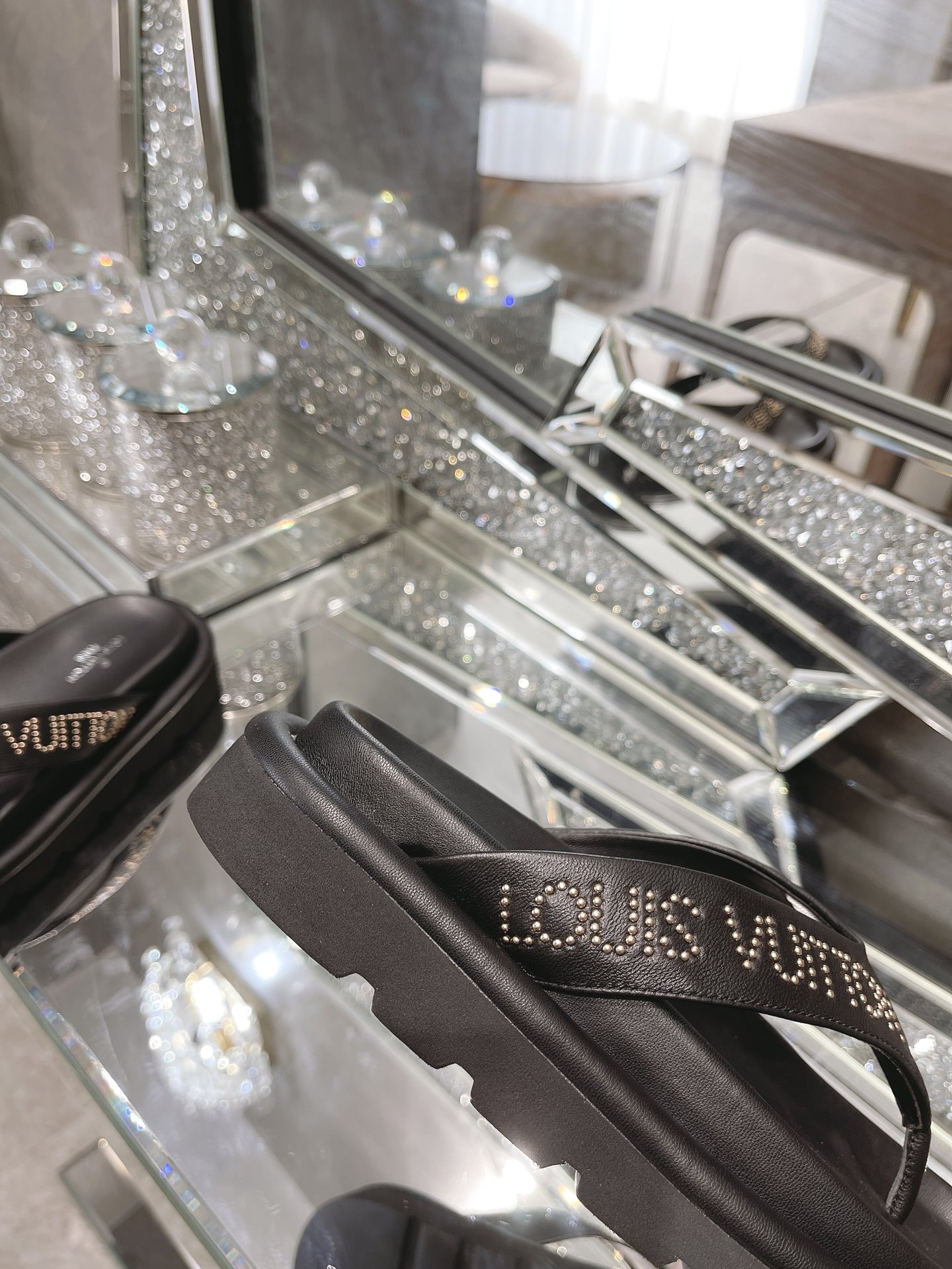 Louis Vuitton Women's The Pool Pillow Flat Comfort Thong Black For Women LV 1AABF9 - Soul Replicas