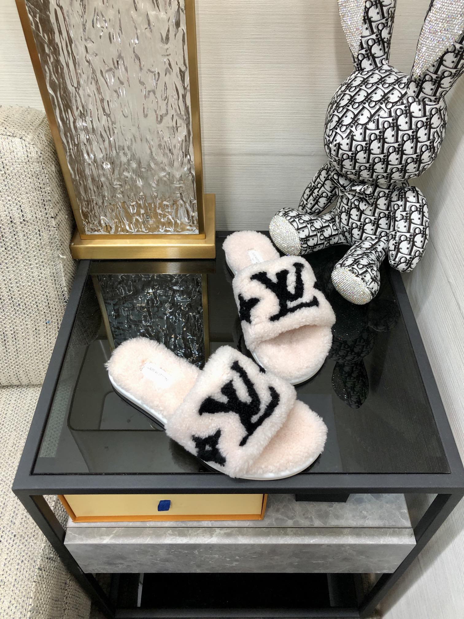 Louis Vuitton Women's Magnetic Flat Mule White For Women LV - Soul Replicas