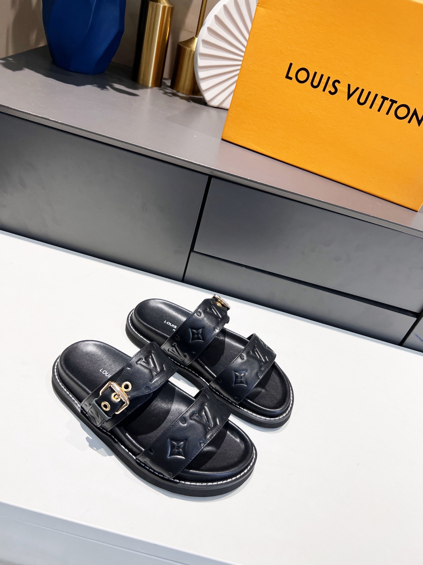 Louis Vuitton Women's Bom Dia Flat Mule Black For Women LV - Soul Replicas