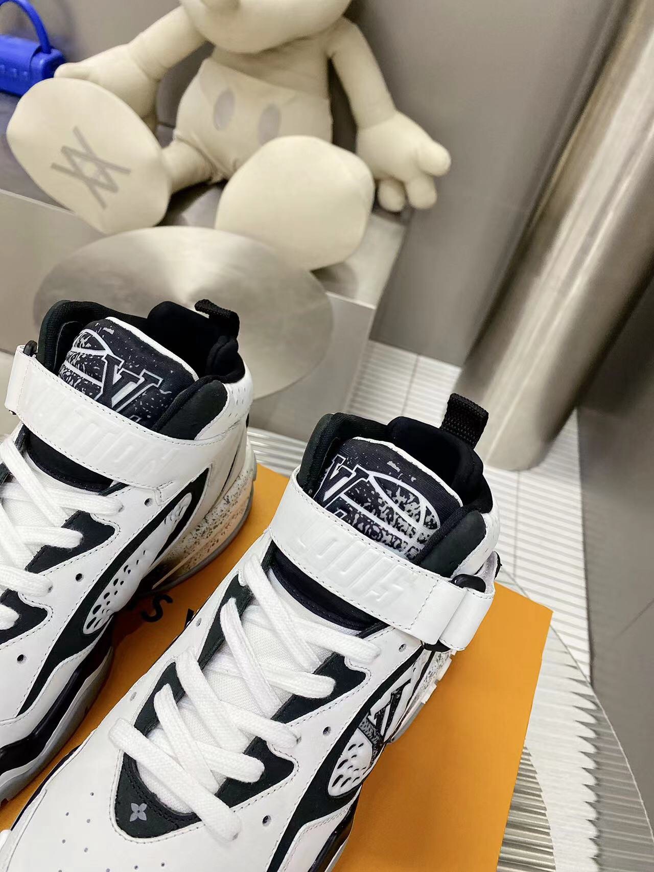 Louis Vuitton Women's Sneaker LV Trainer 2 White For Women LV - Soul Replicas