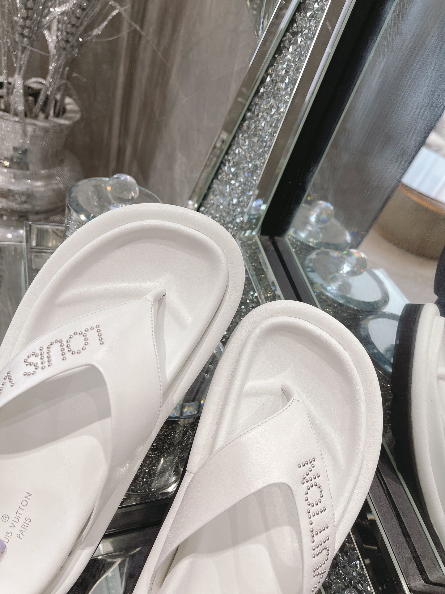 Louis Vuitton Women's The Pool Pillow Flat Comfort Thong White For Women LV 1AABFK - Soul Replicas